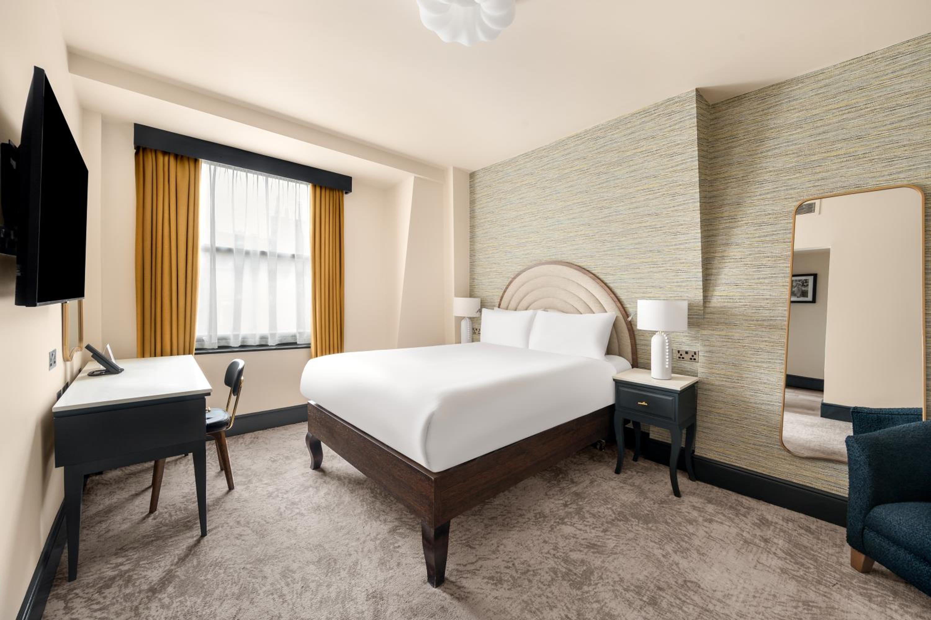 Standard Queen Room photo 3