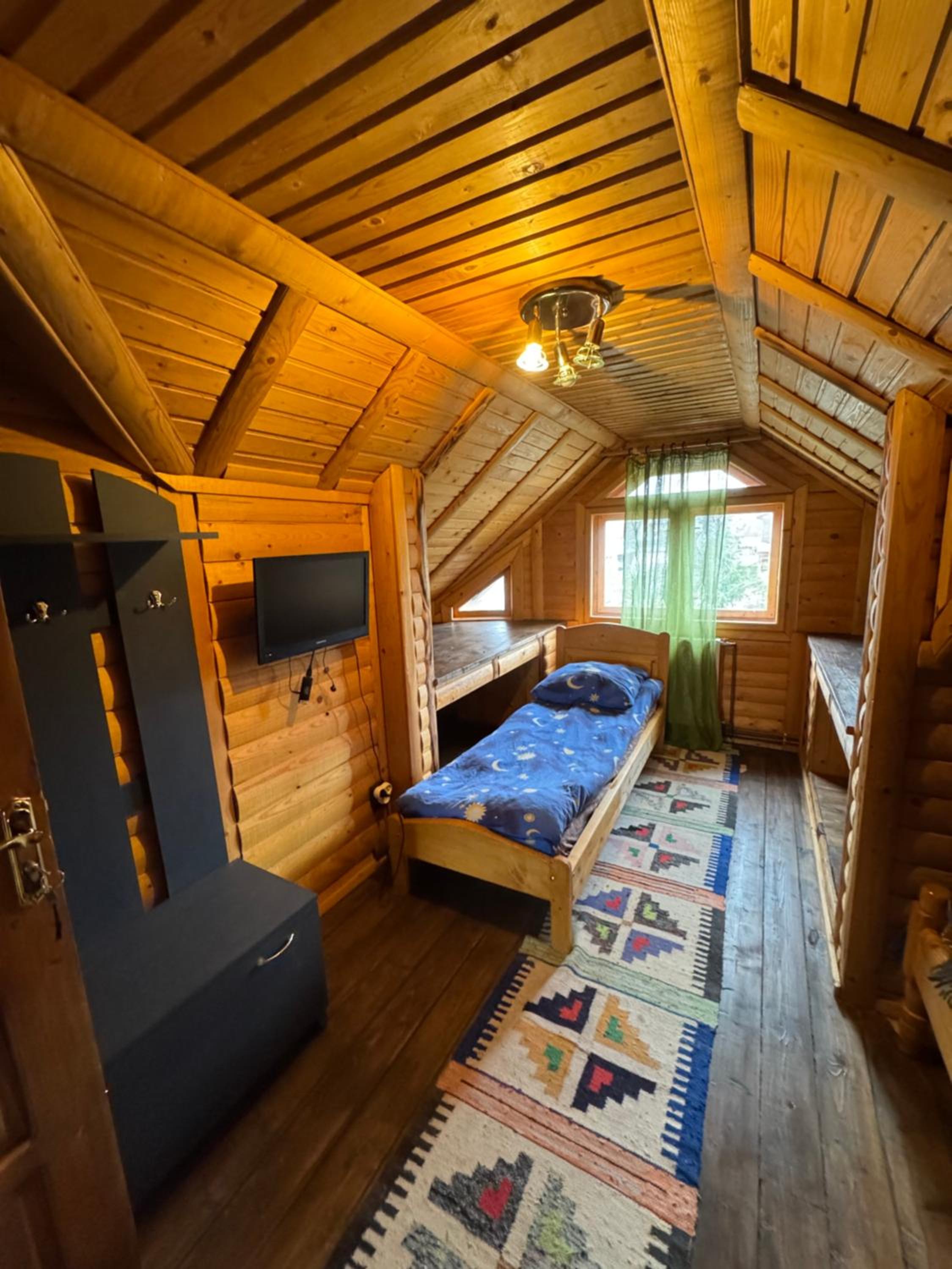 Economy Triple Room with Shared Bathroom photo 2
