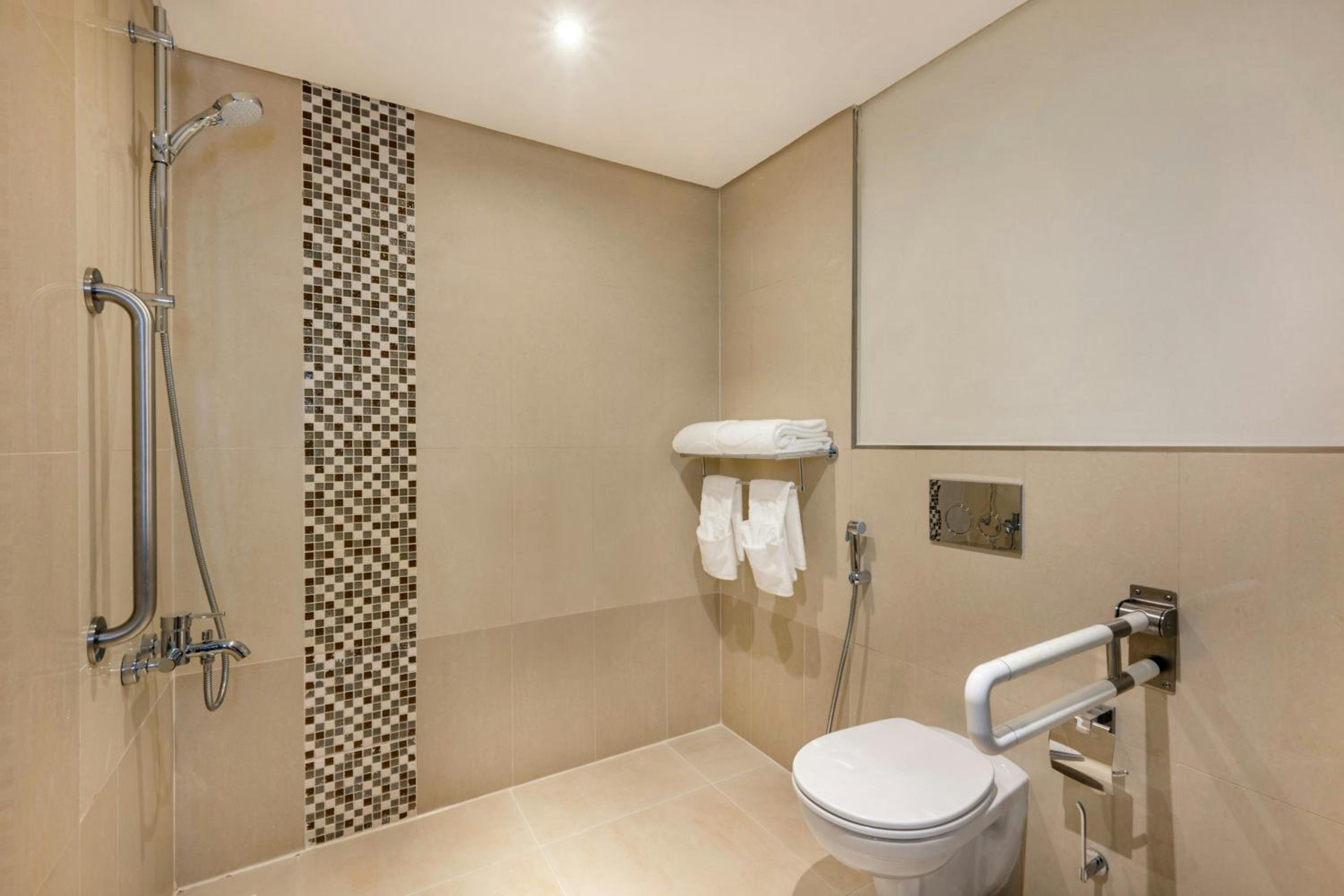 Superior King Room - Guaranteed 3pm Late Check Out (applicable only on weekdays and not applicable from May 27th-31st) and 20% Discount on F&B - Photo 4