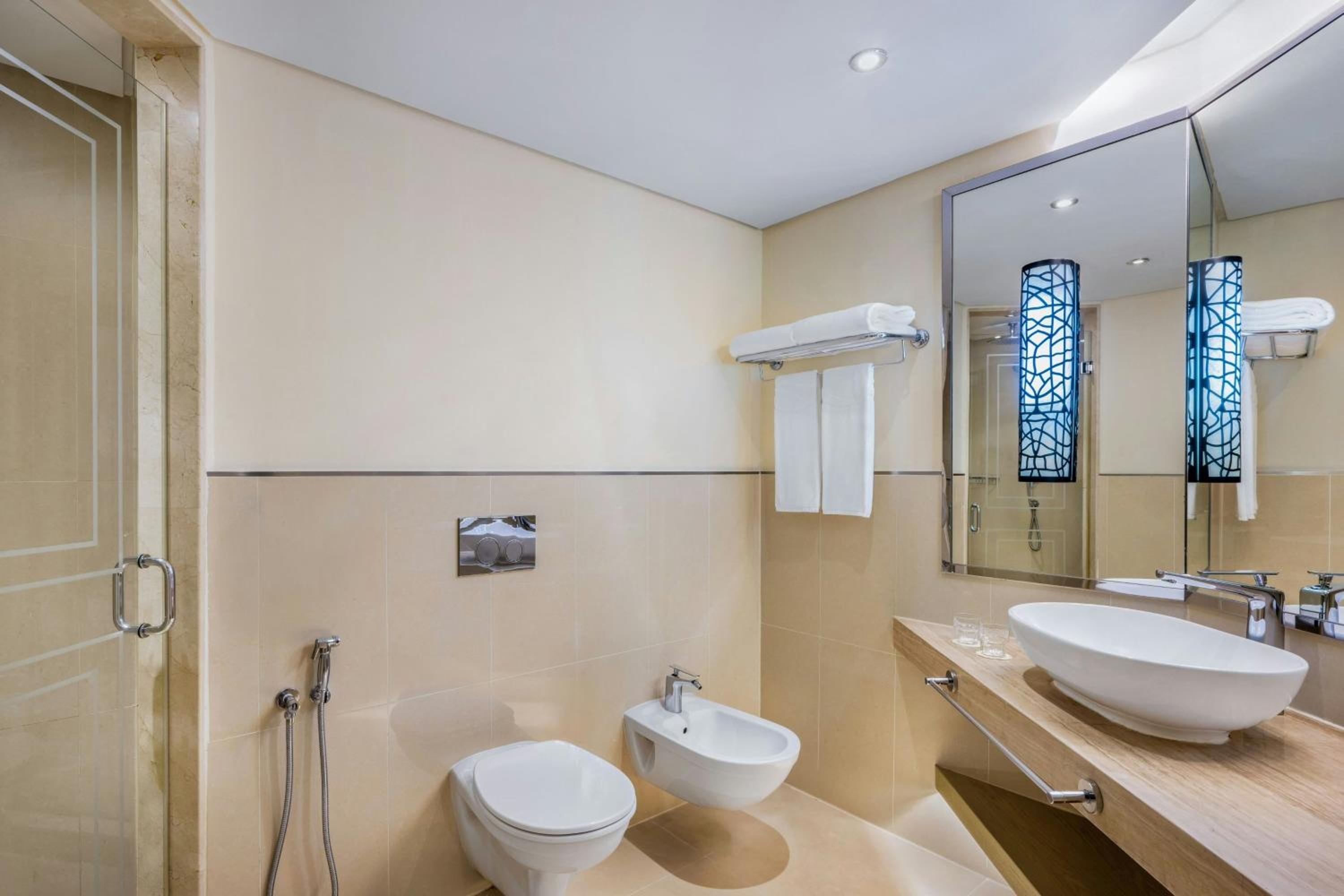 Superior King Room - Guaranteed 3pm Late Check Out (applicable only on weekdays and not applicable from May 27th-31st) and 20% Discount on F&B - Photo 3
