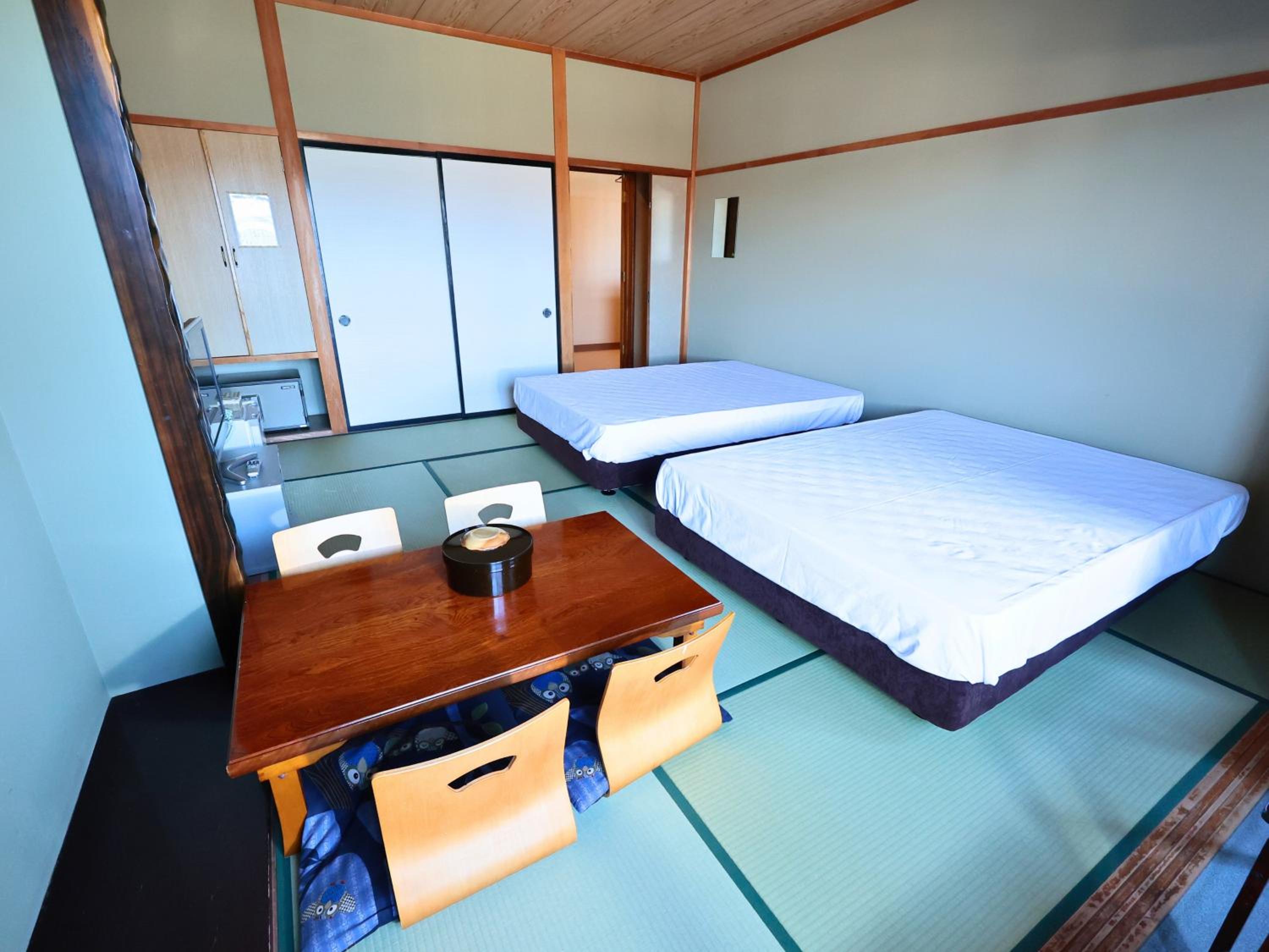Japanese-Style Quadruple Room photo 3