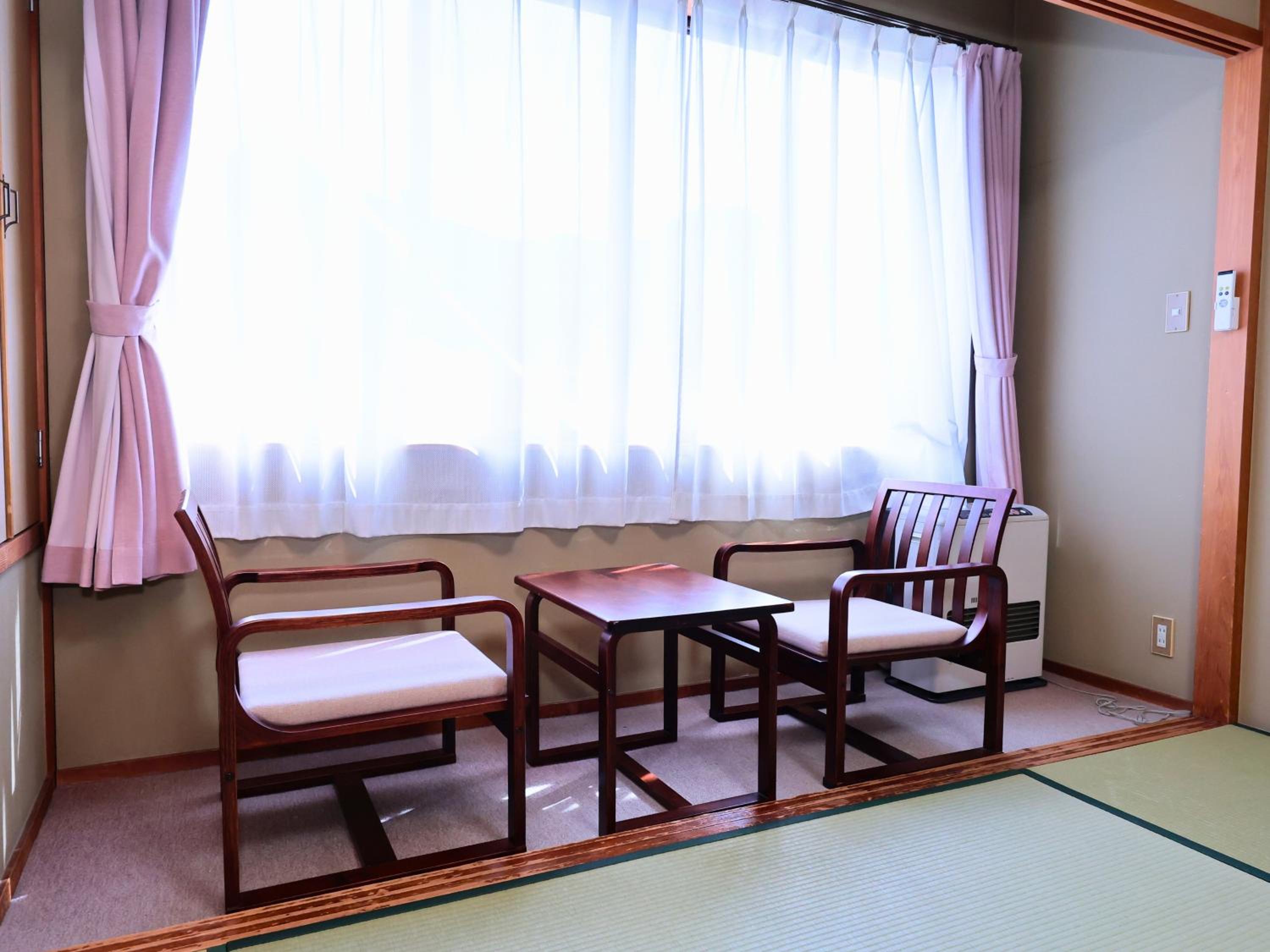 Standard Twin Room with Shared Bathroom photo 3