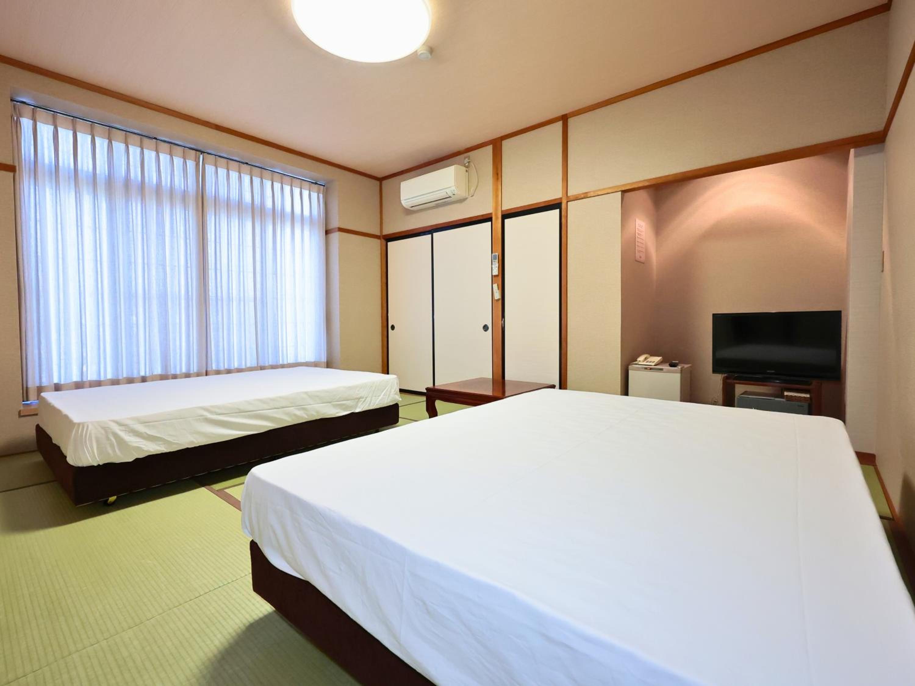 Quadruple Room with Mountain View