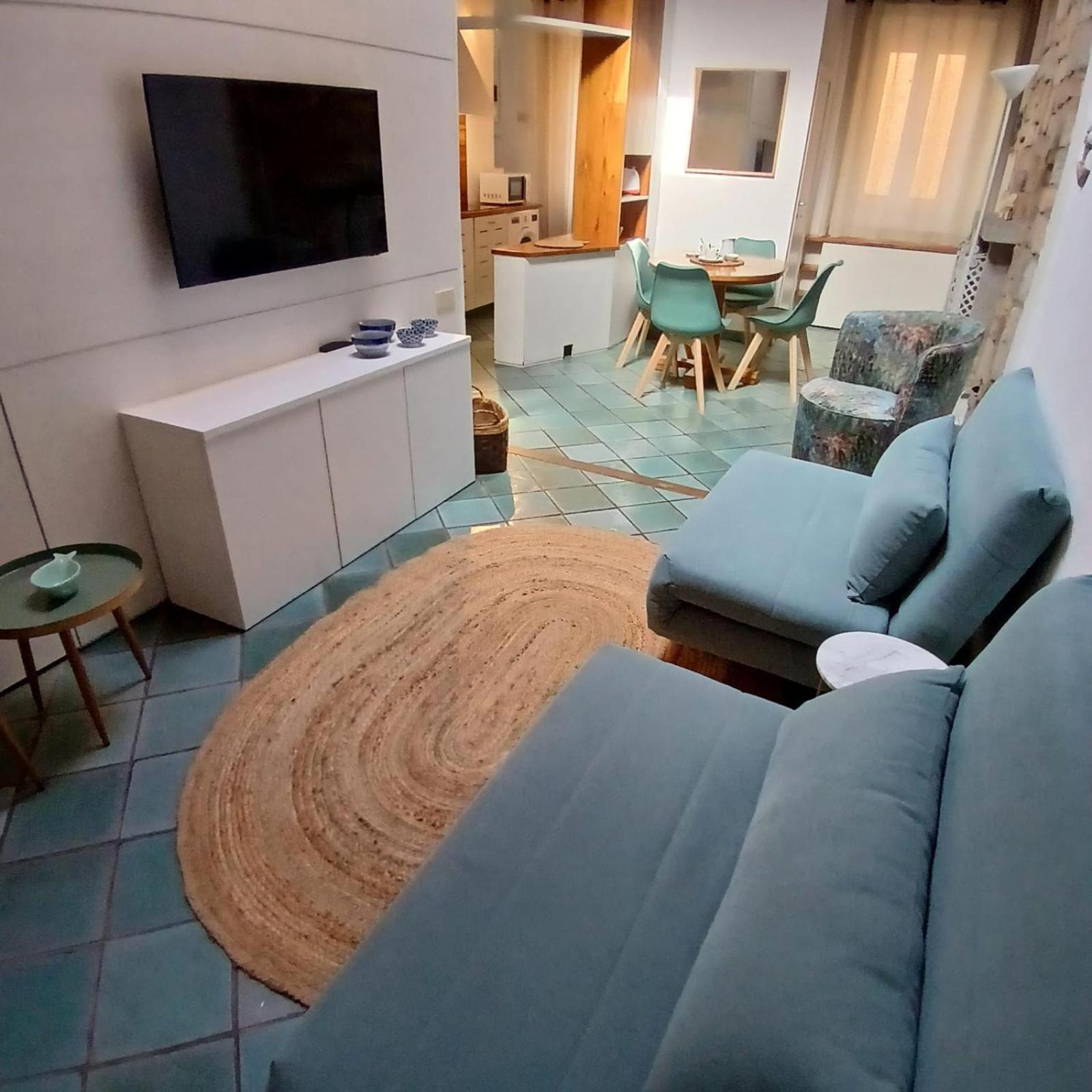 One-Bedroom Apartment with City View photo 2