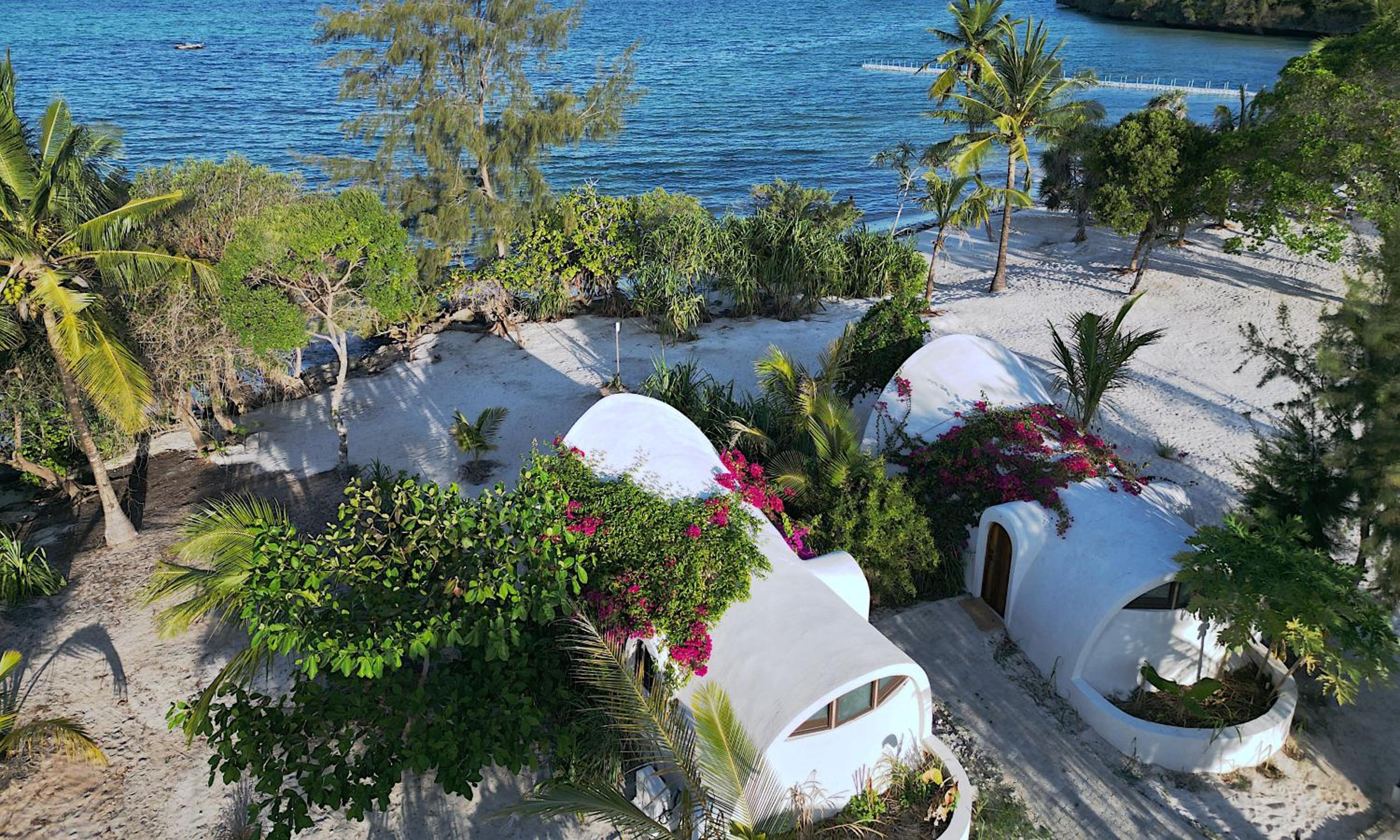 Seafront Bungalow photo 2