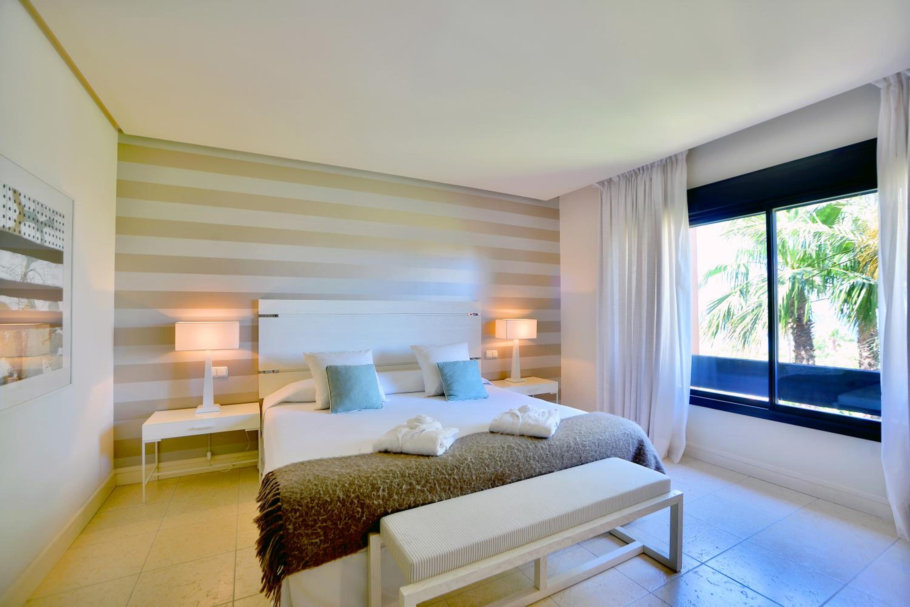Three-Bedroom Apartment with Private Pool Three-Bedroom Apartment with Private Pool
