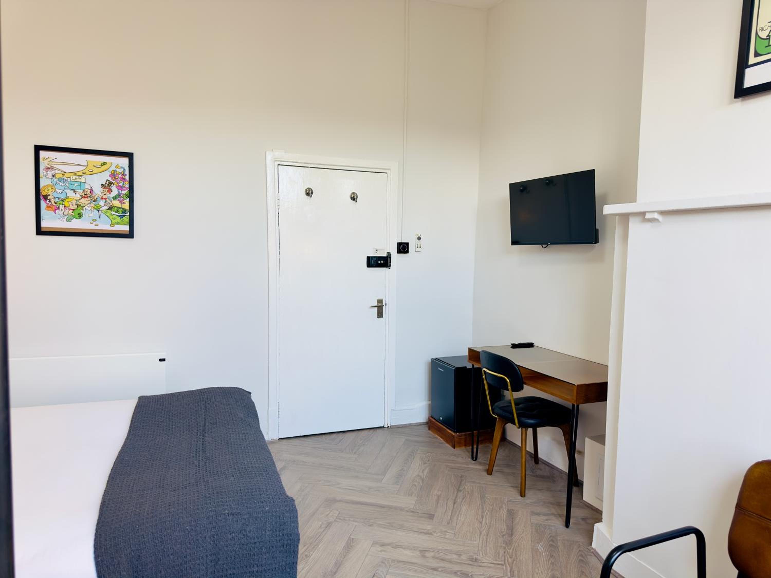 Standard Double Room with Shared Bathroom photo 2