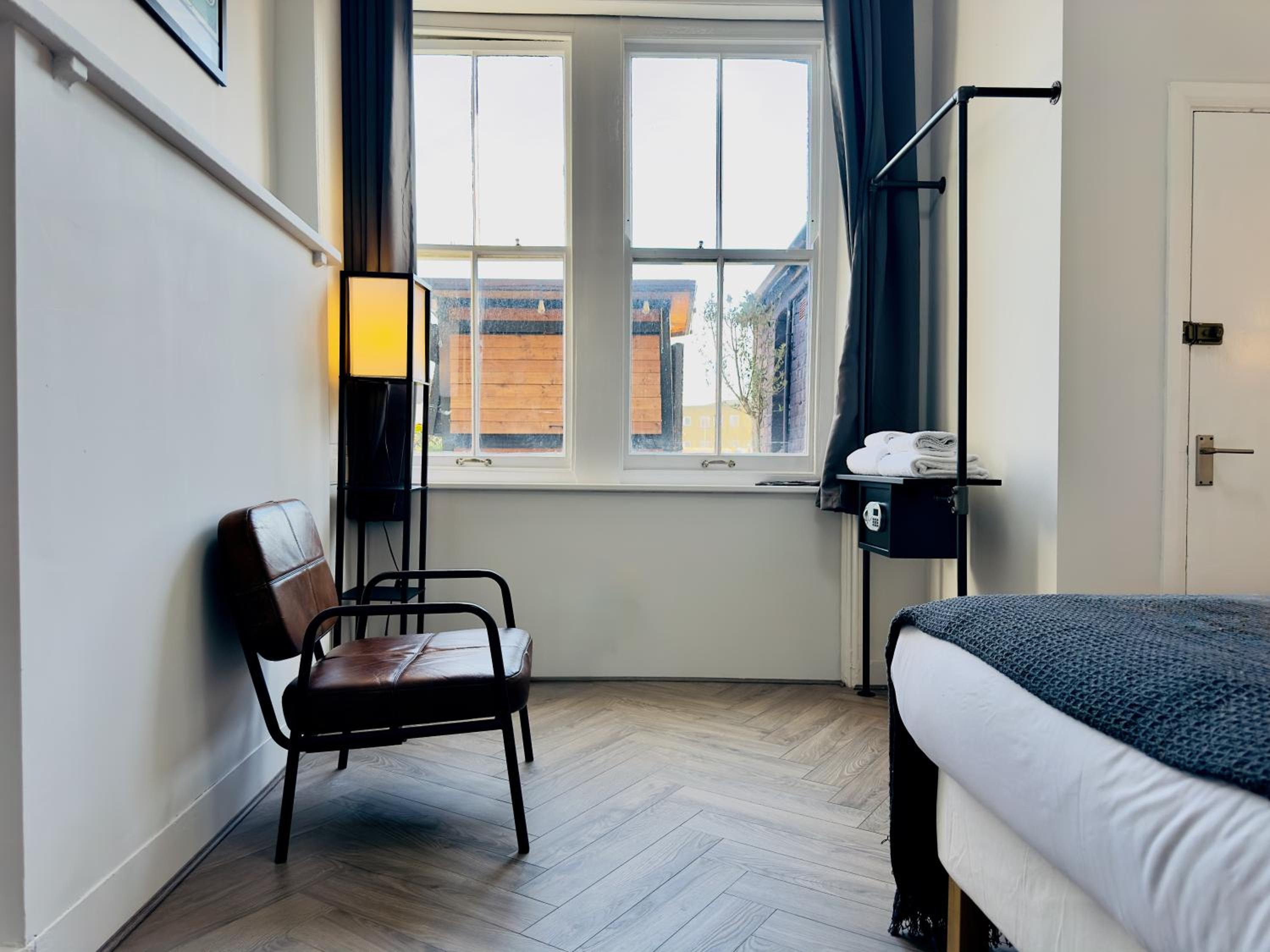 Standard Double Room with Shared Bathroom photo 3