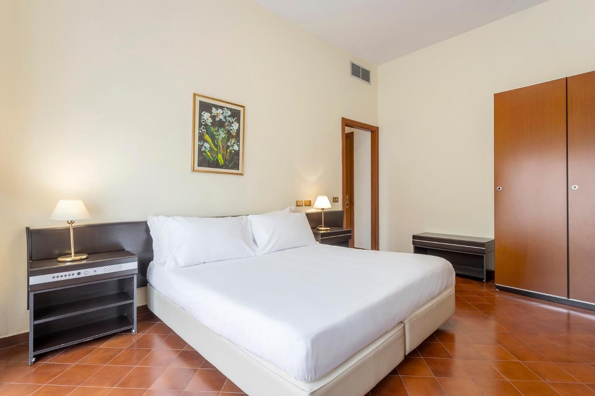 Double or Twin Room with Balcony - Photo 2