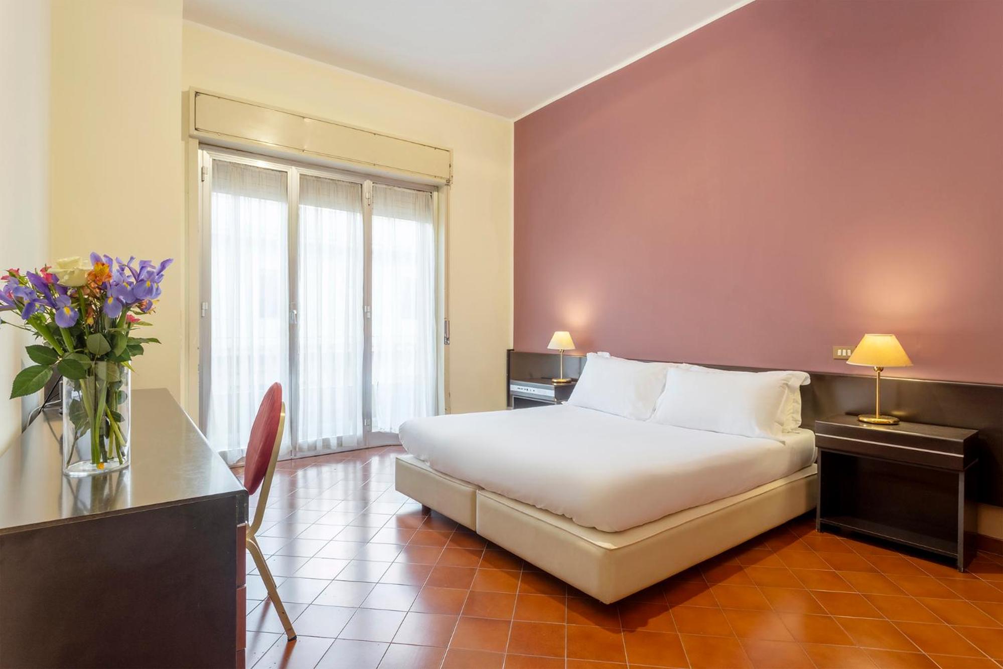 Double or Twin Room with Balcony - Photo 9
