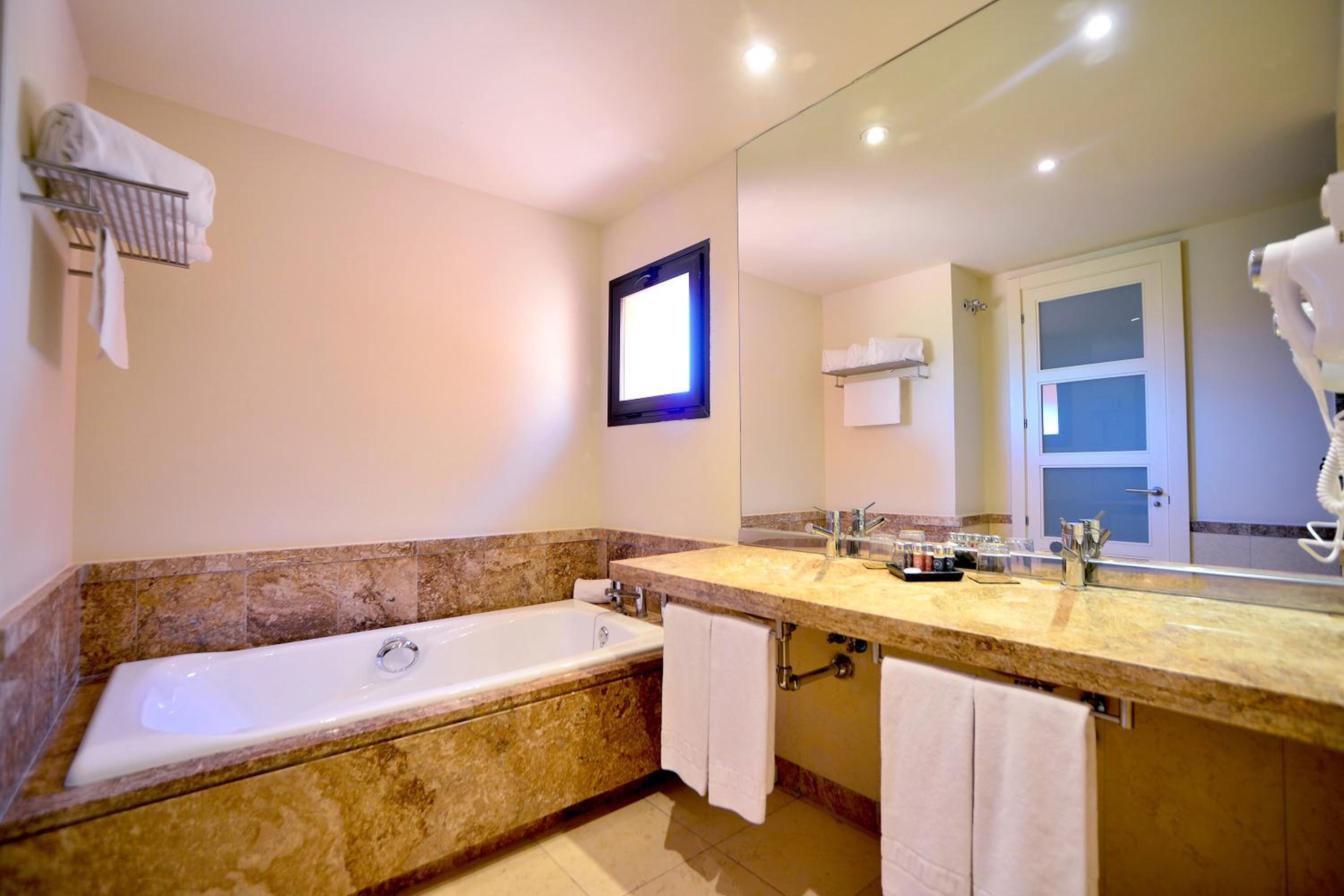 Apartamento de lujo de tres dormitorios con tres baños. Apartamento de lujo de tres dormitorios con tres baños.