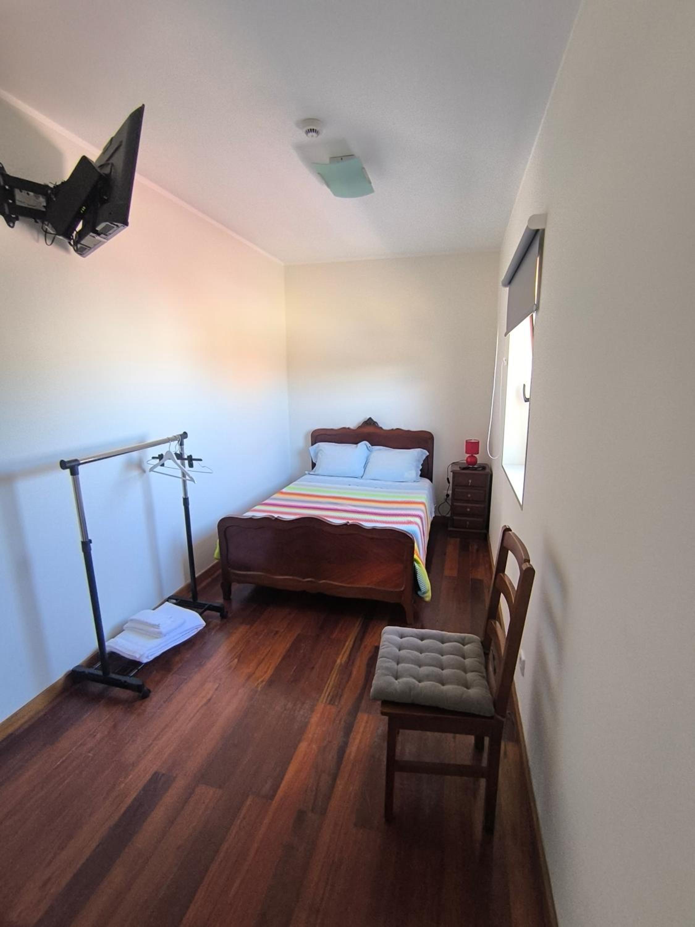 Single Room thumbnail 5