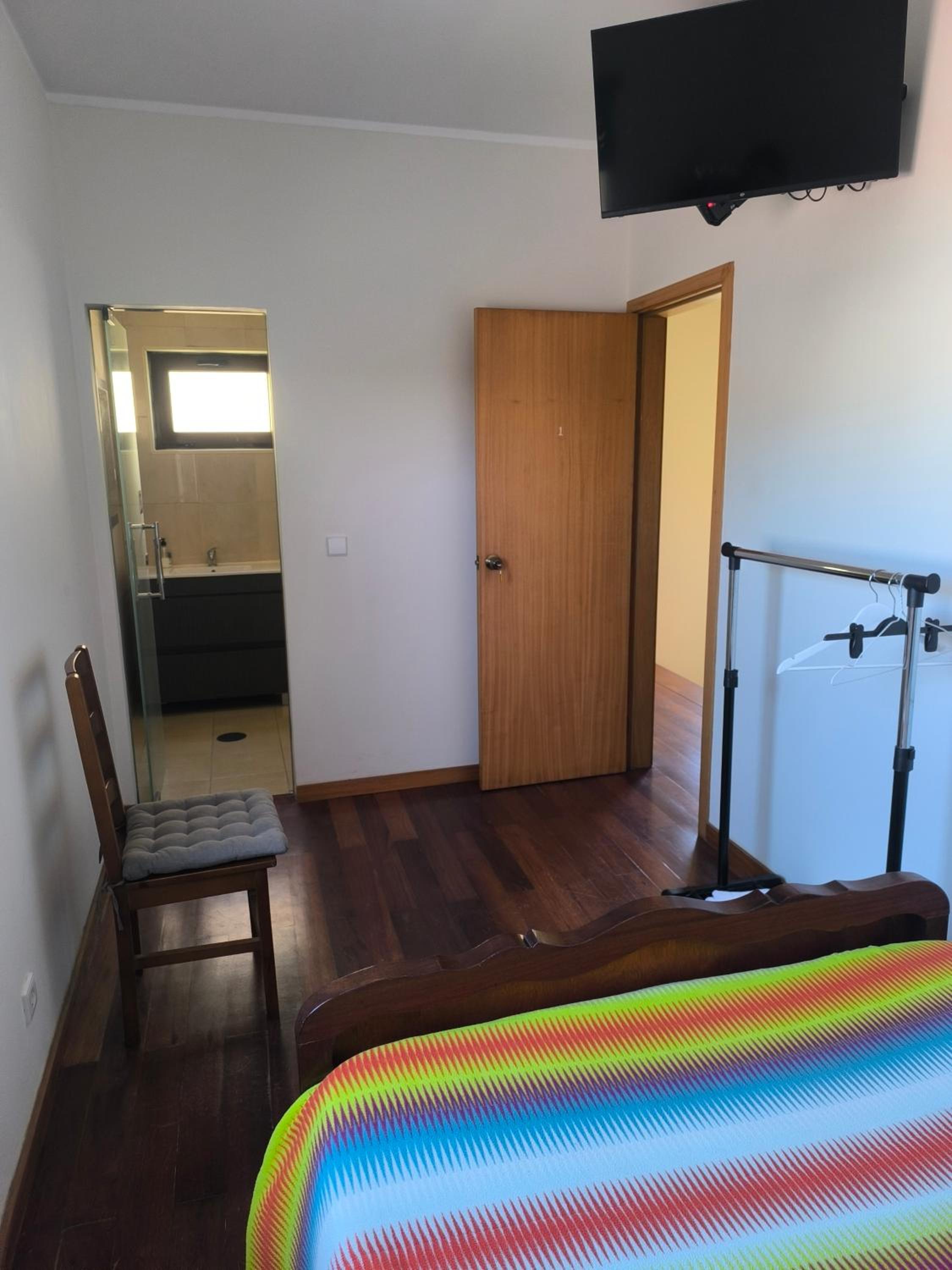 Single Room thumbnail 6