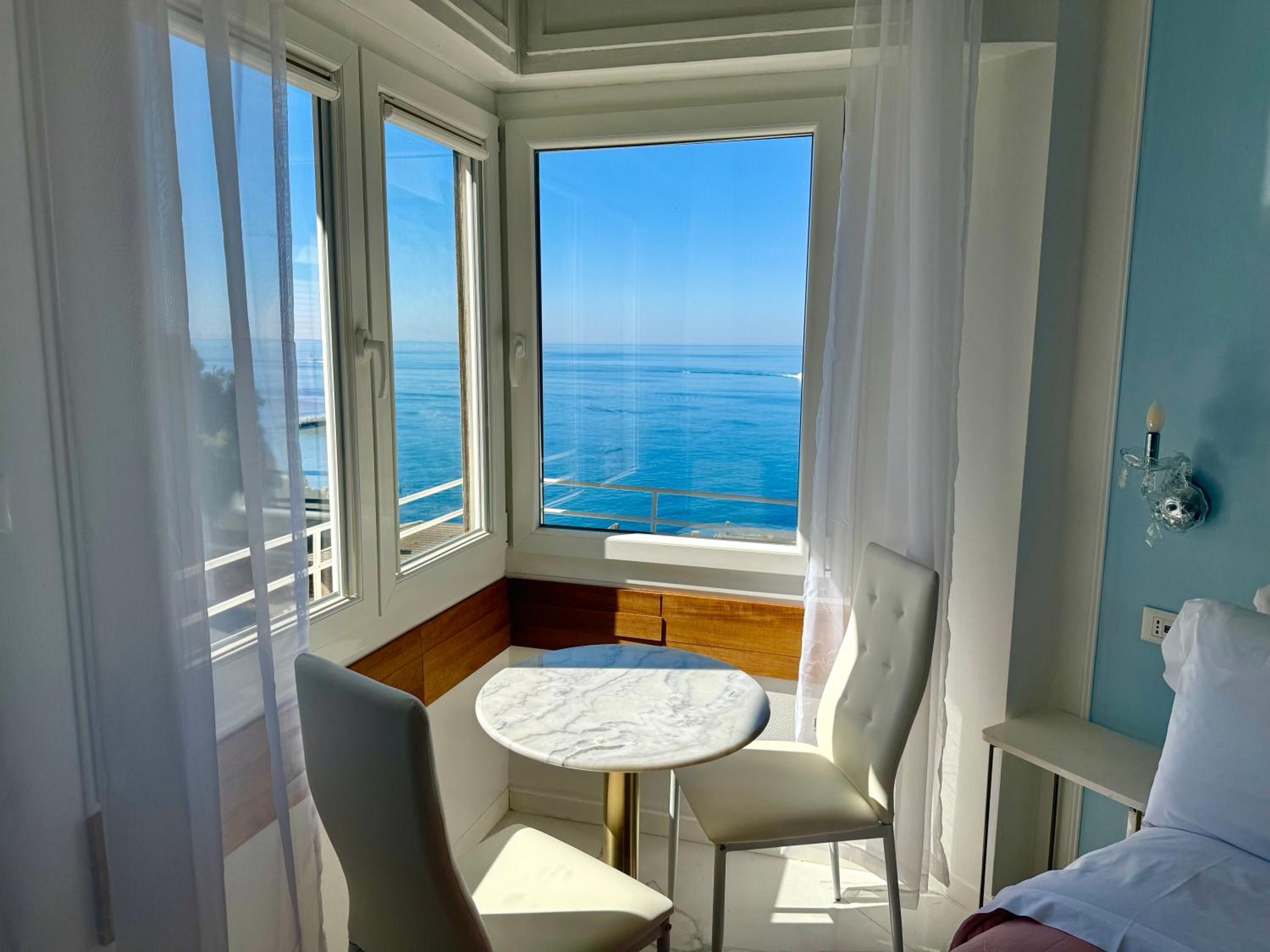 Queen Room with Sea View photo 1