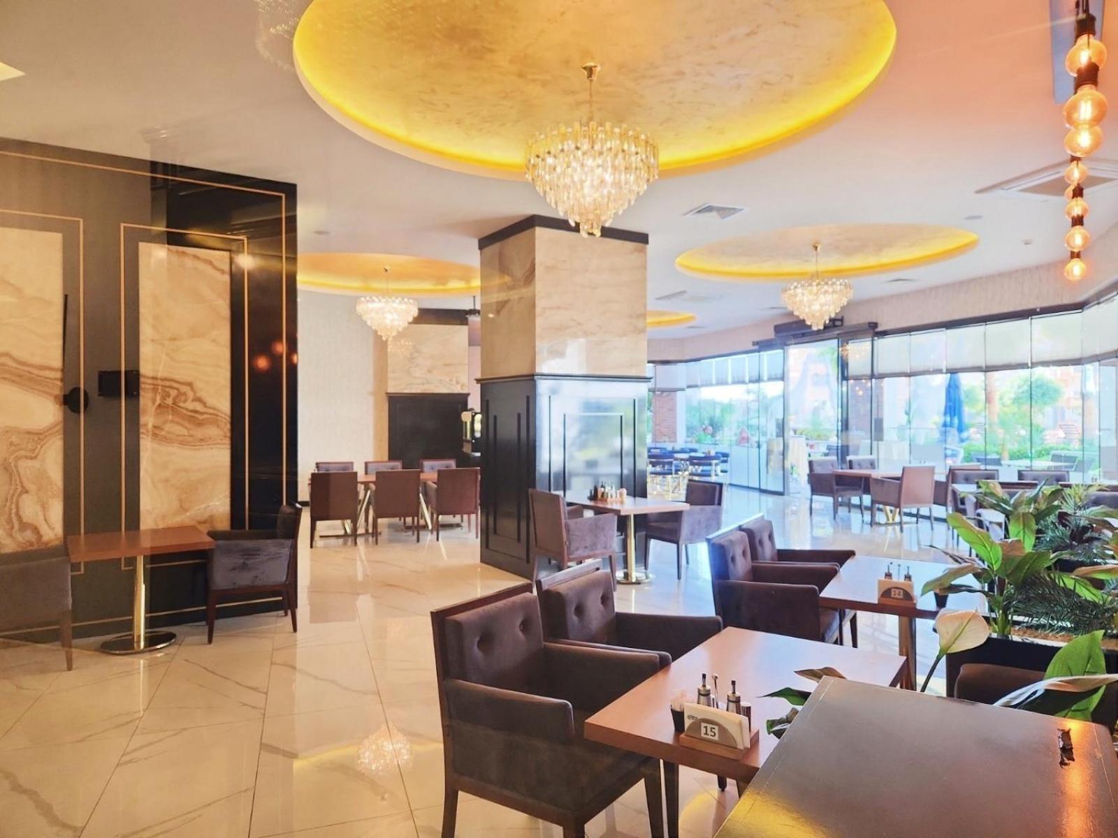 Deluxe Apartment