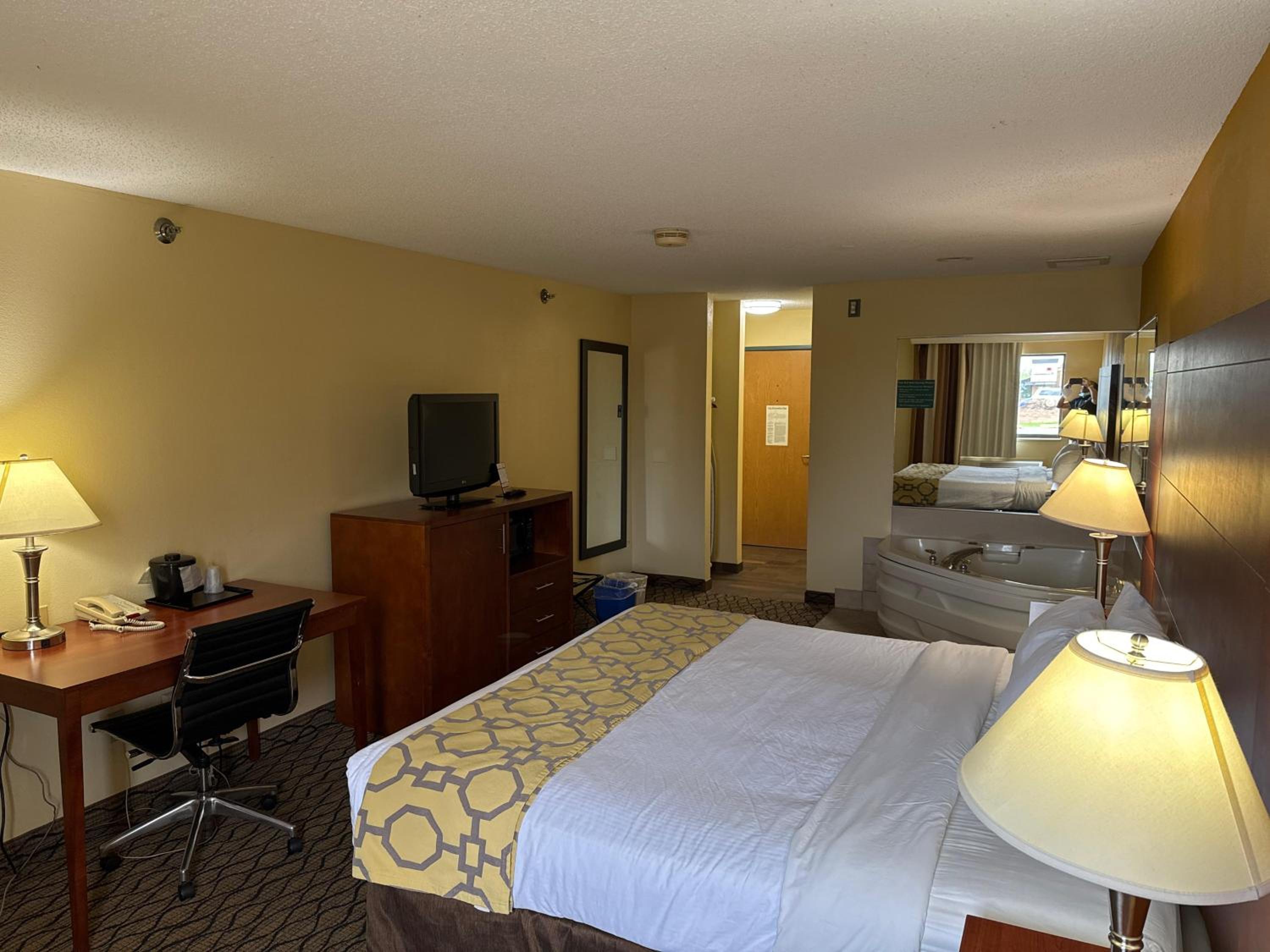 Deluxe King Studio Suite - Non-Smoking
