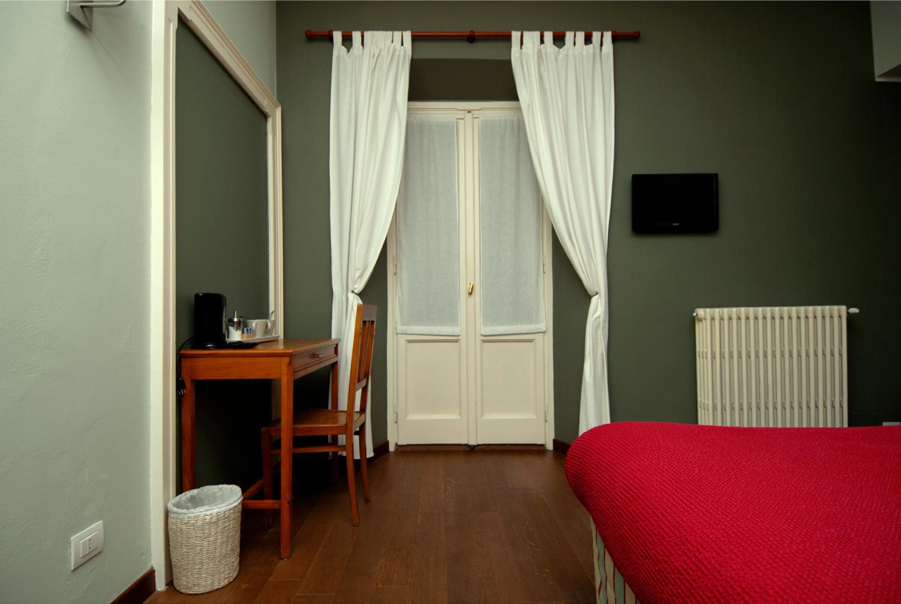 Double Room - Photo 12
