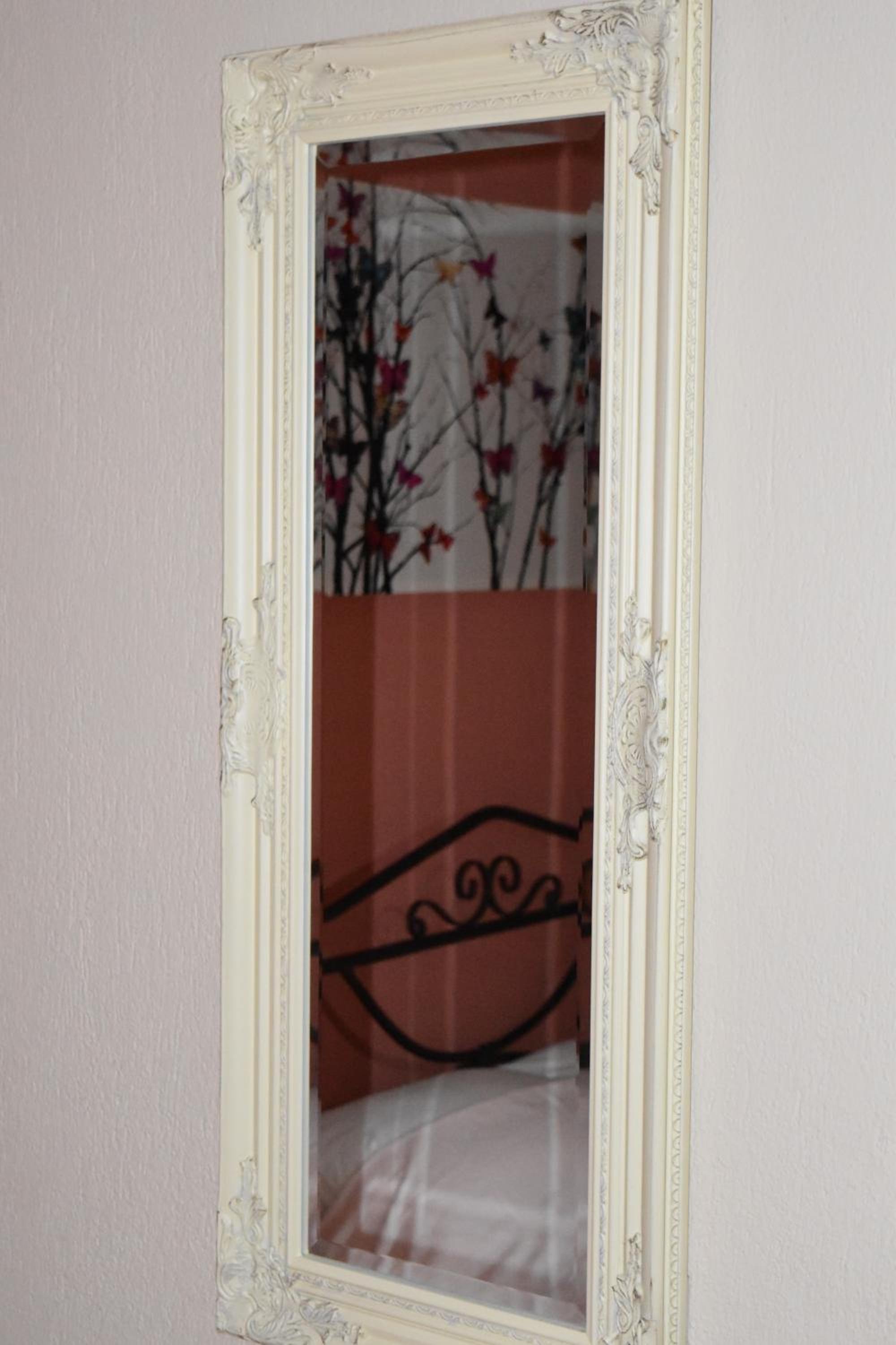 One-Bedroom Apartment - Photo 8
