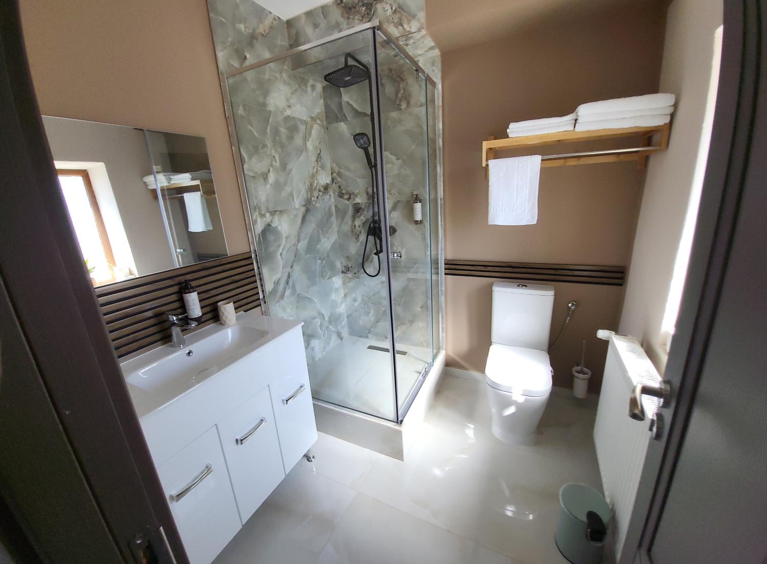 Deluxe Triple Room photo 3