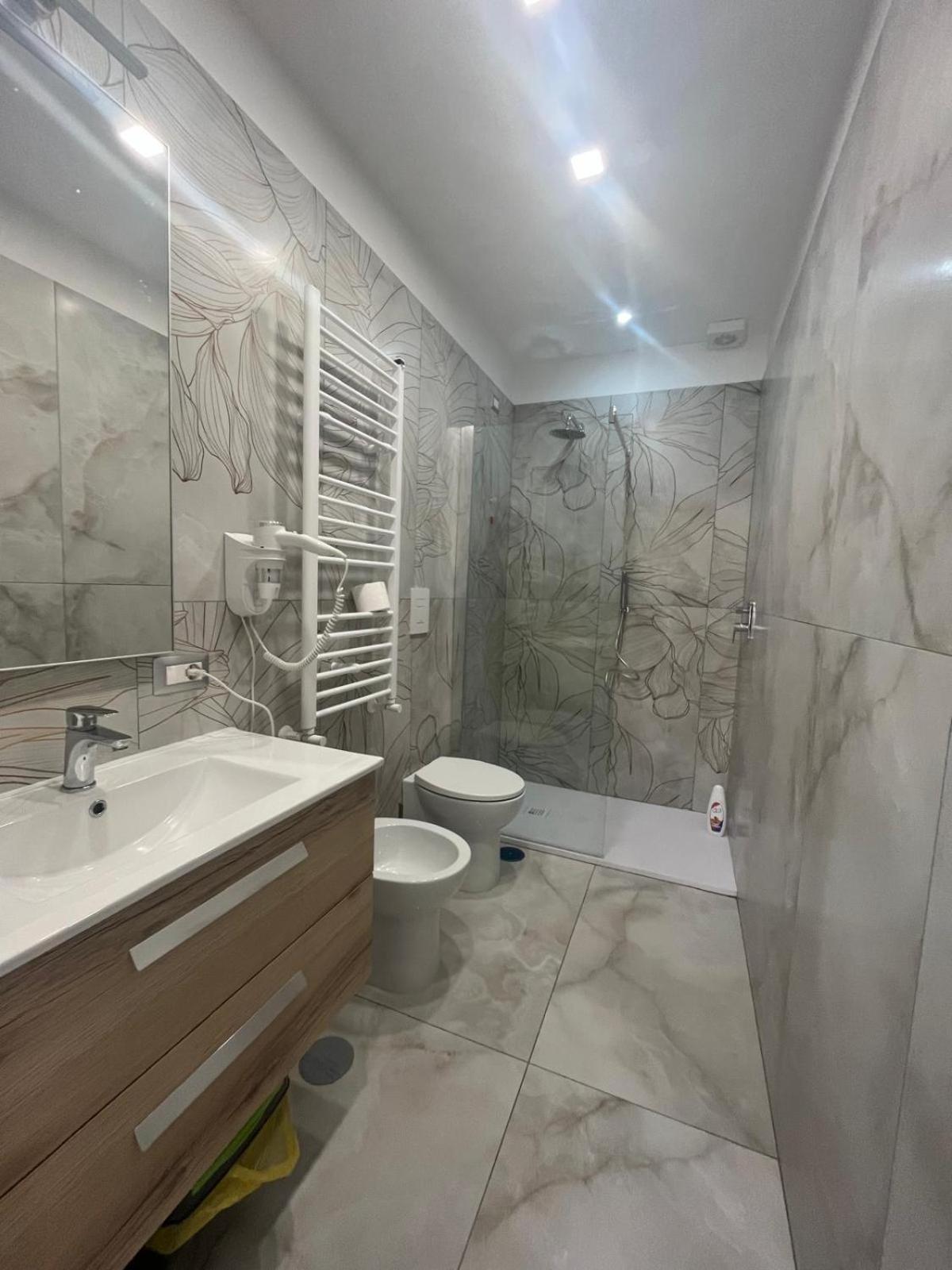 Large Double Room photo 1