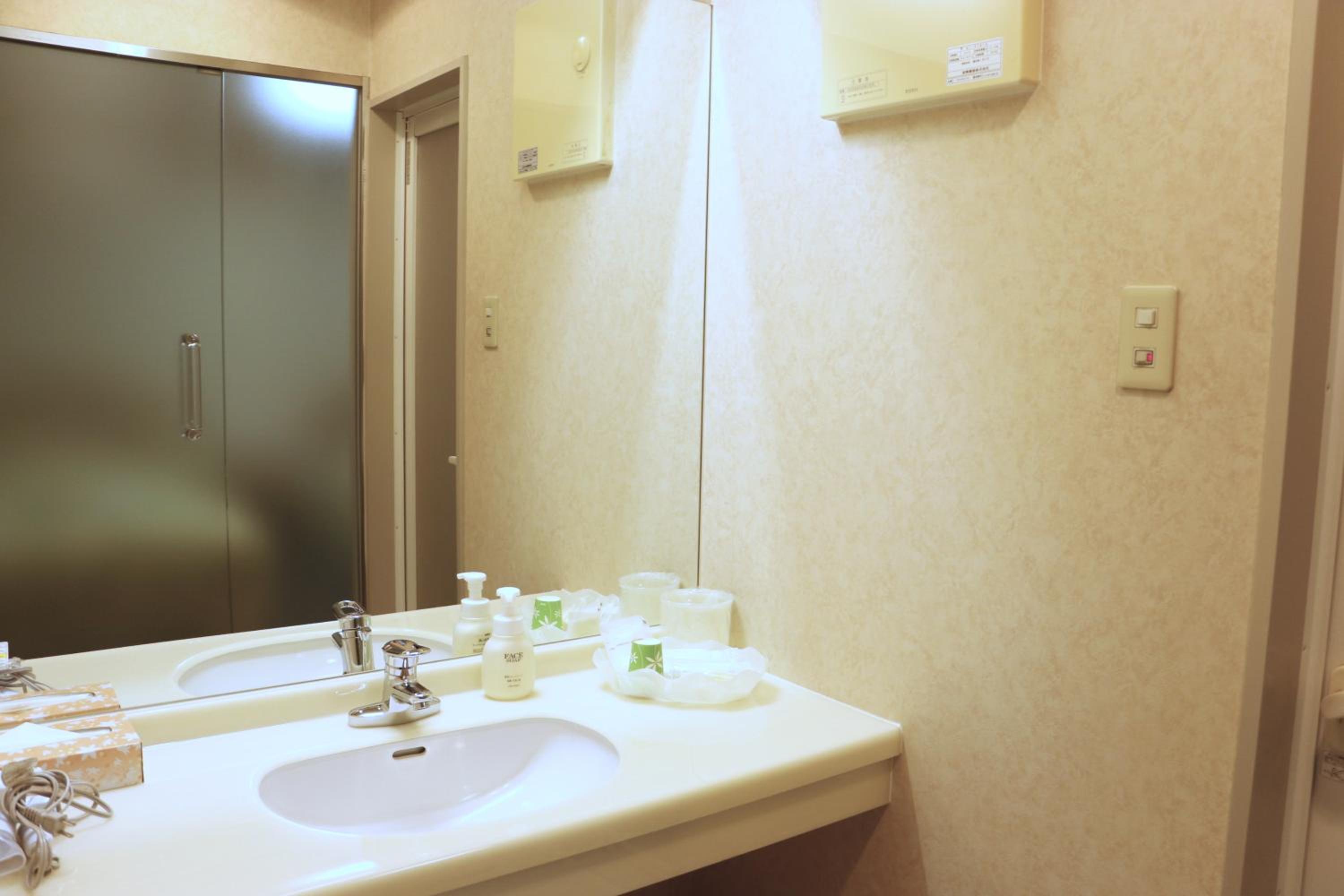 Superior Twin Room - Non-Smoking - Photo 9