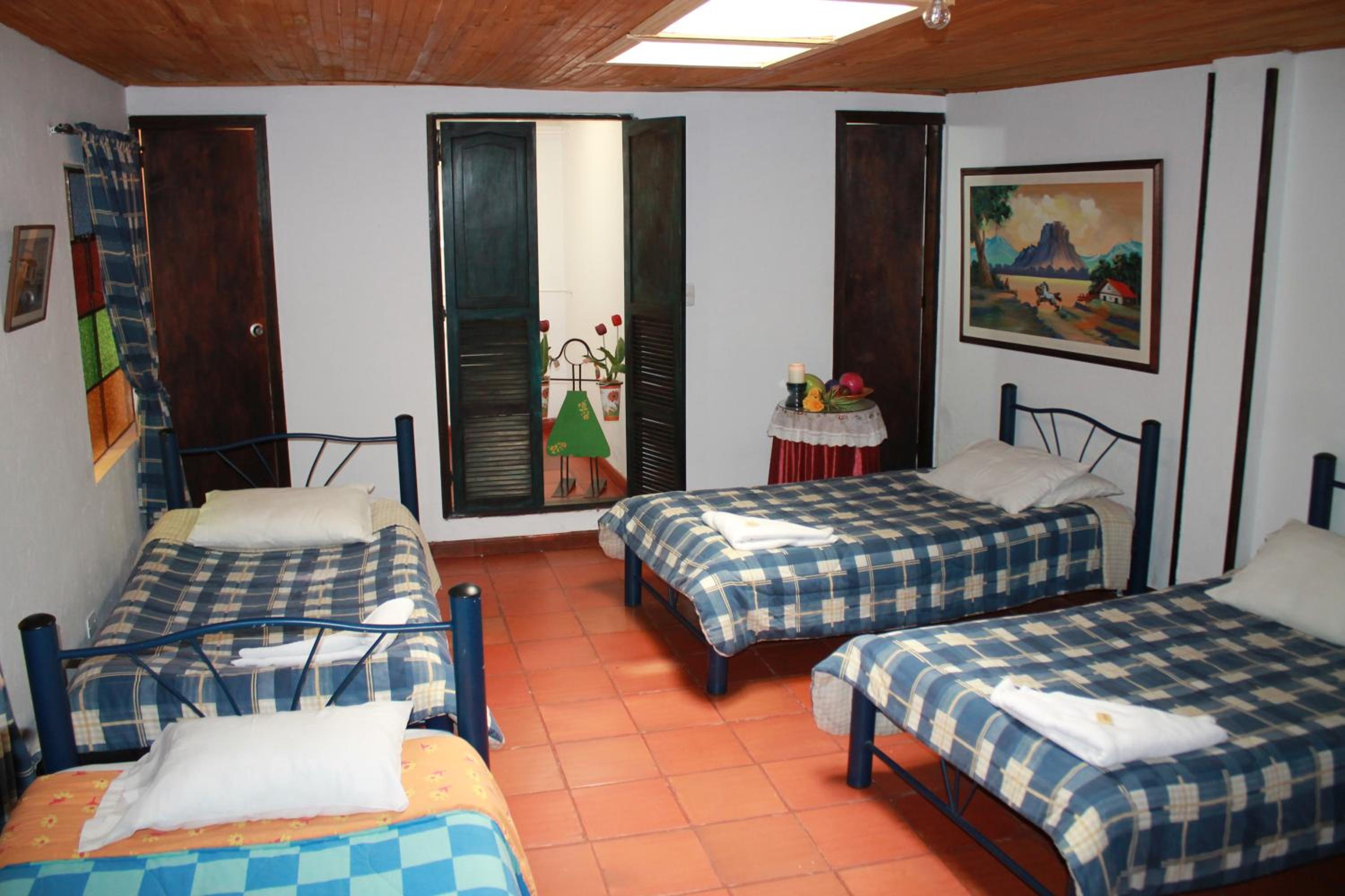 Family Room with Private Bathroom photo 2