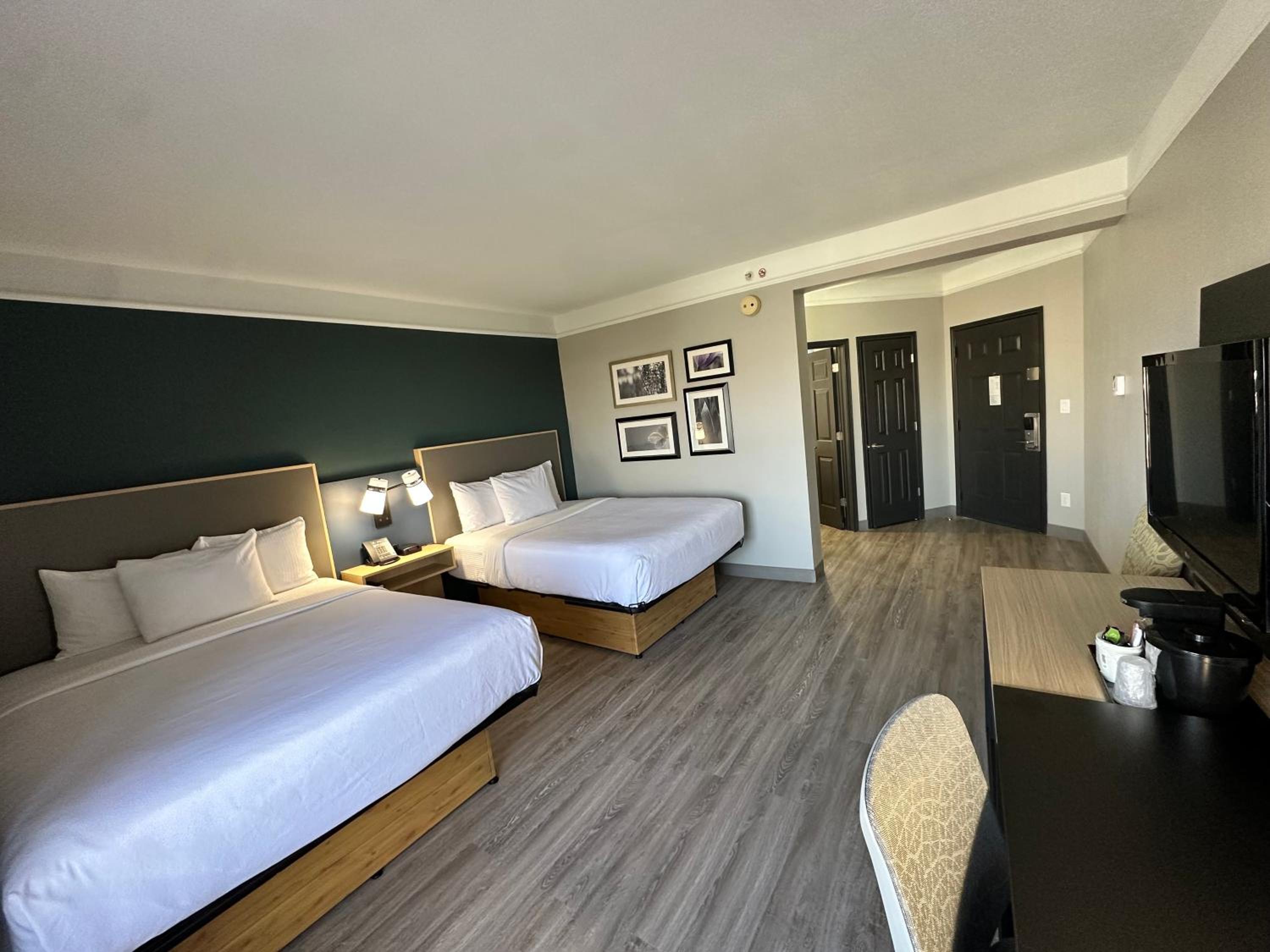 Deluxe Queen Room with Two Queen Beds - Non-Smoking - Photo 1
