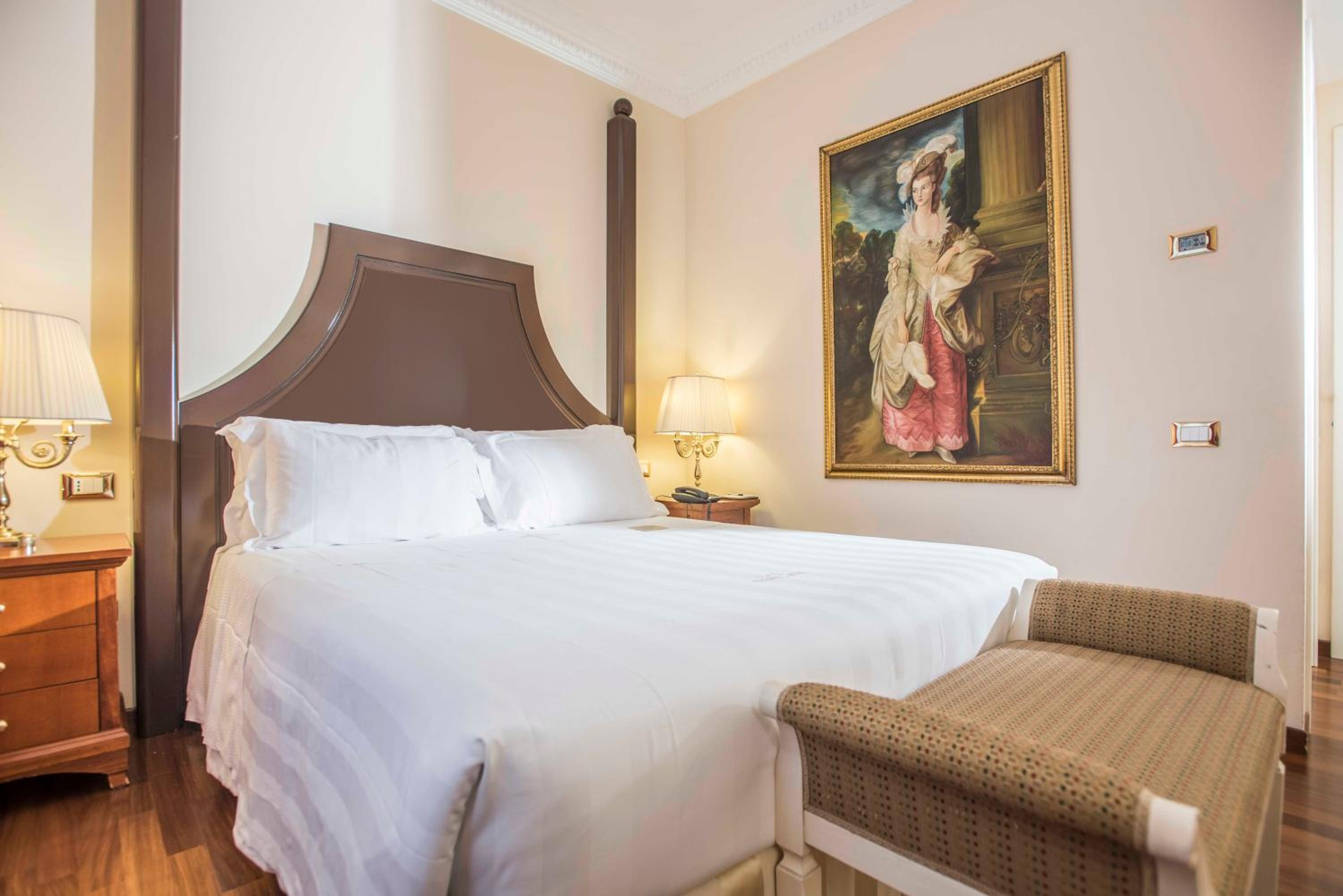 Classic Double or Twin Room - Photo 7