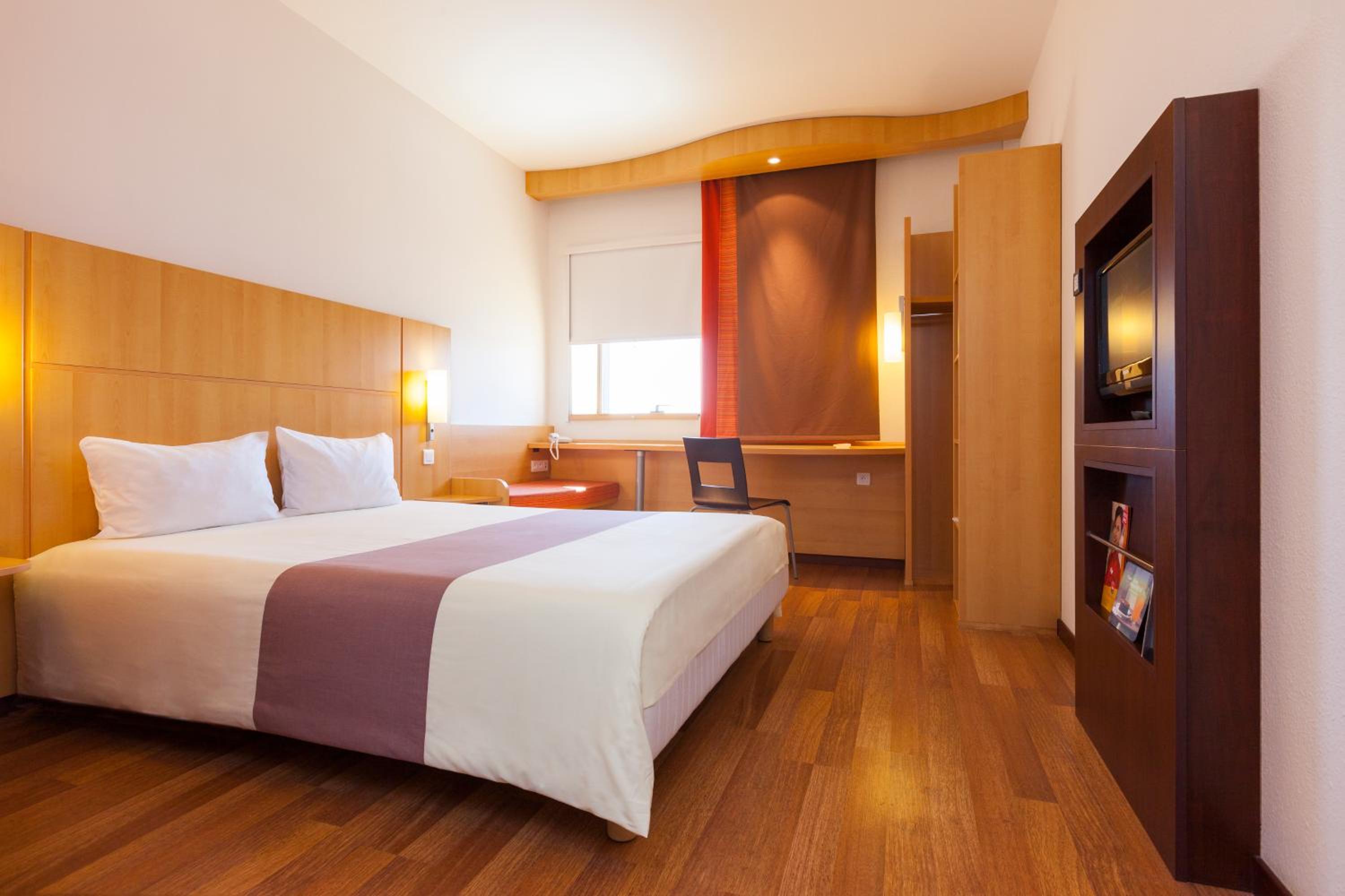 Standard Double Room - Photo 15