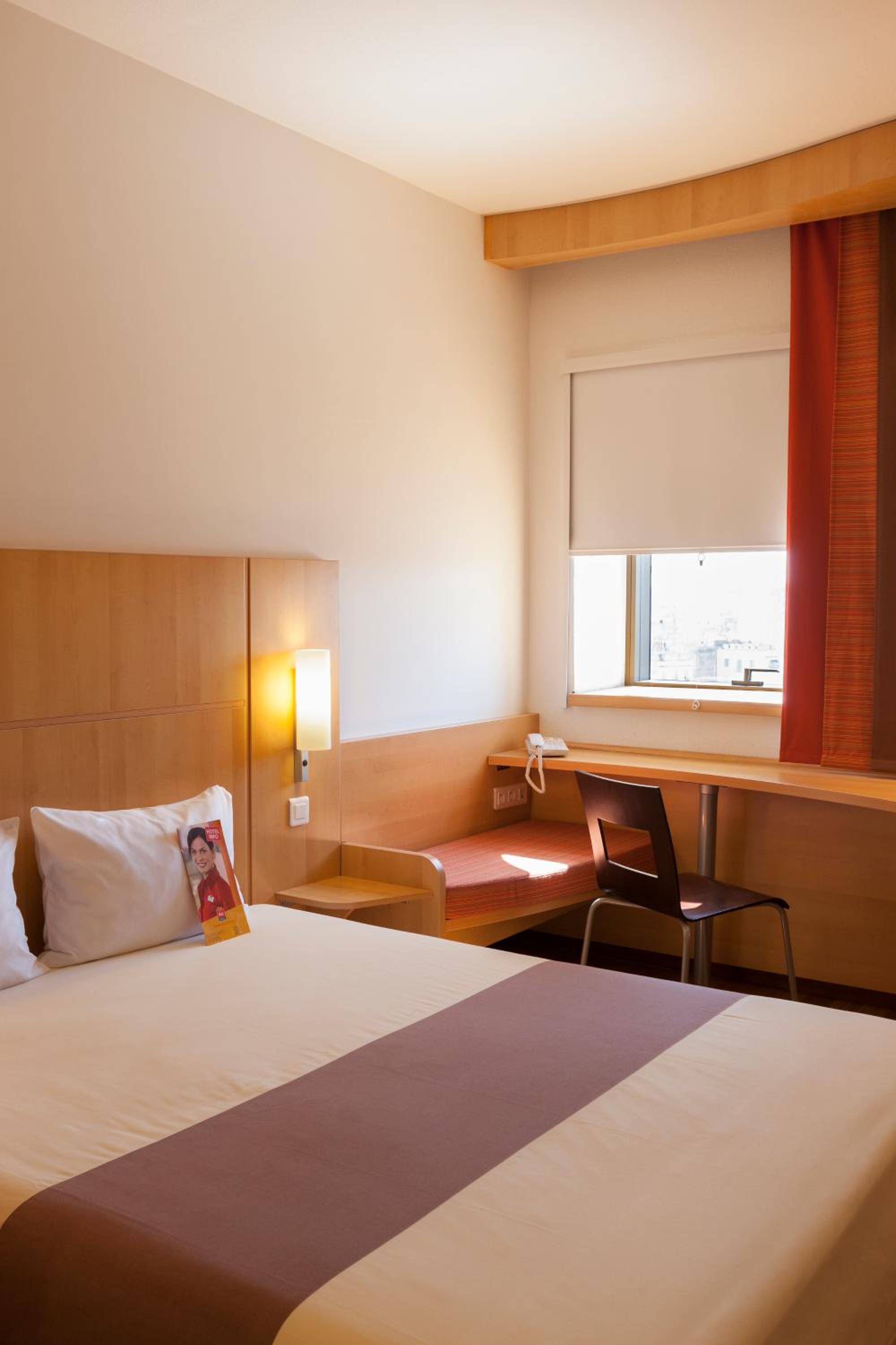 Standard Double Room - Photo 14