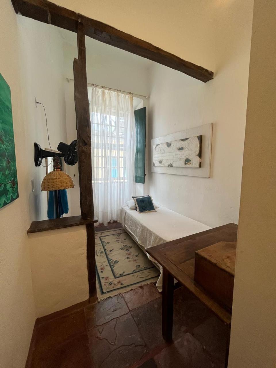 Basic Triple Room with Shared Bathroom