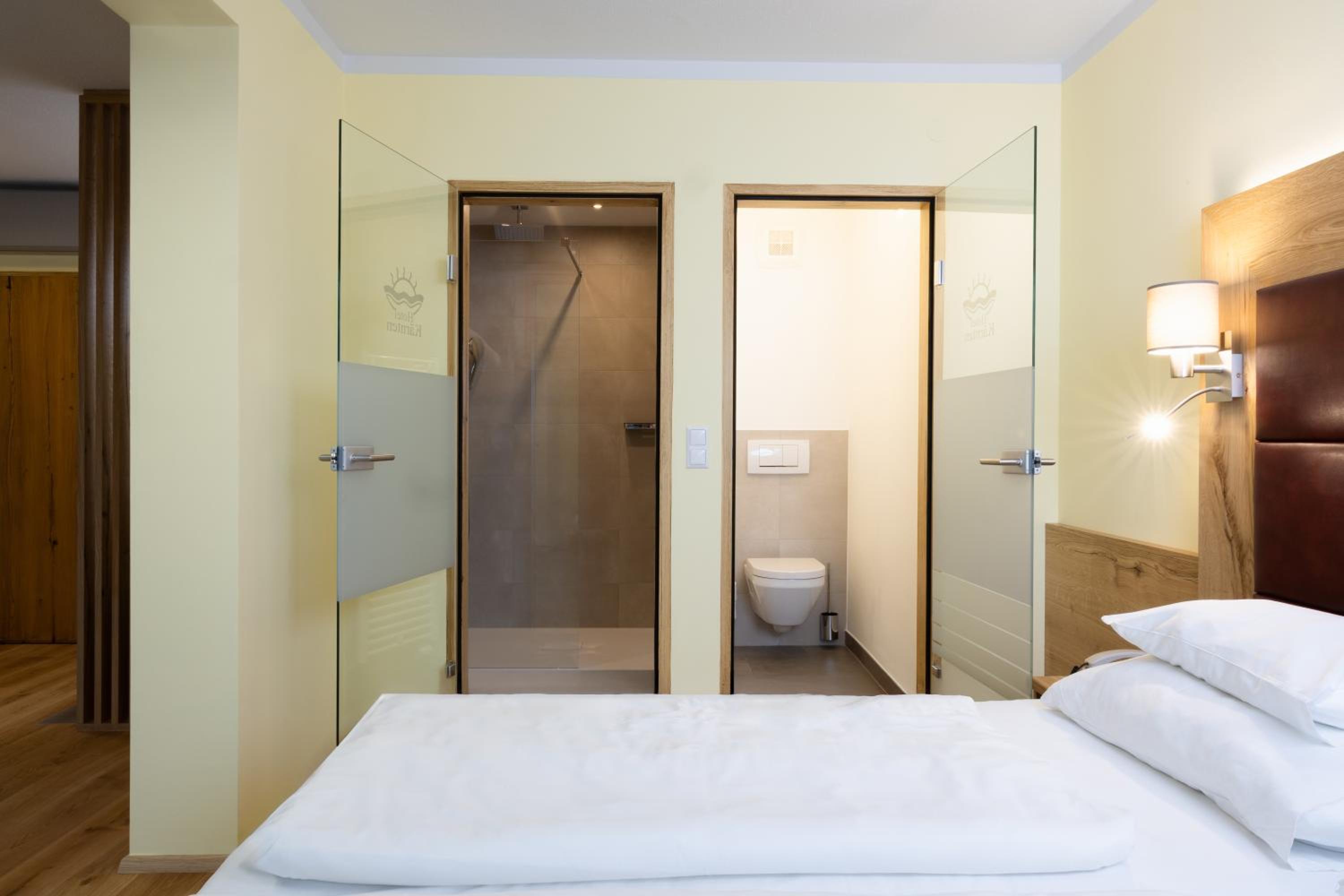 Deluxe Double Room with Balcony photo 3