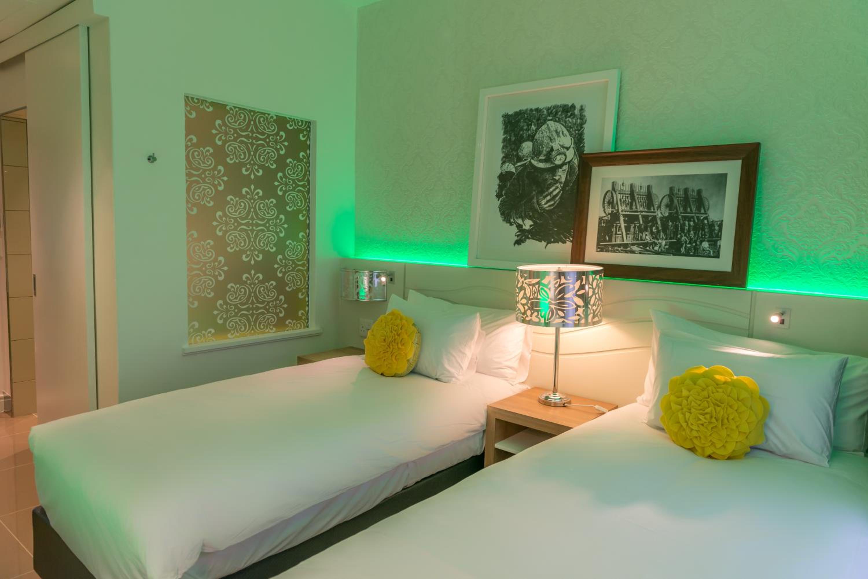 Standard Twin Room - Photo 1