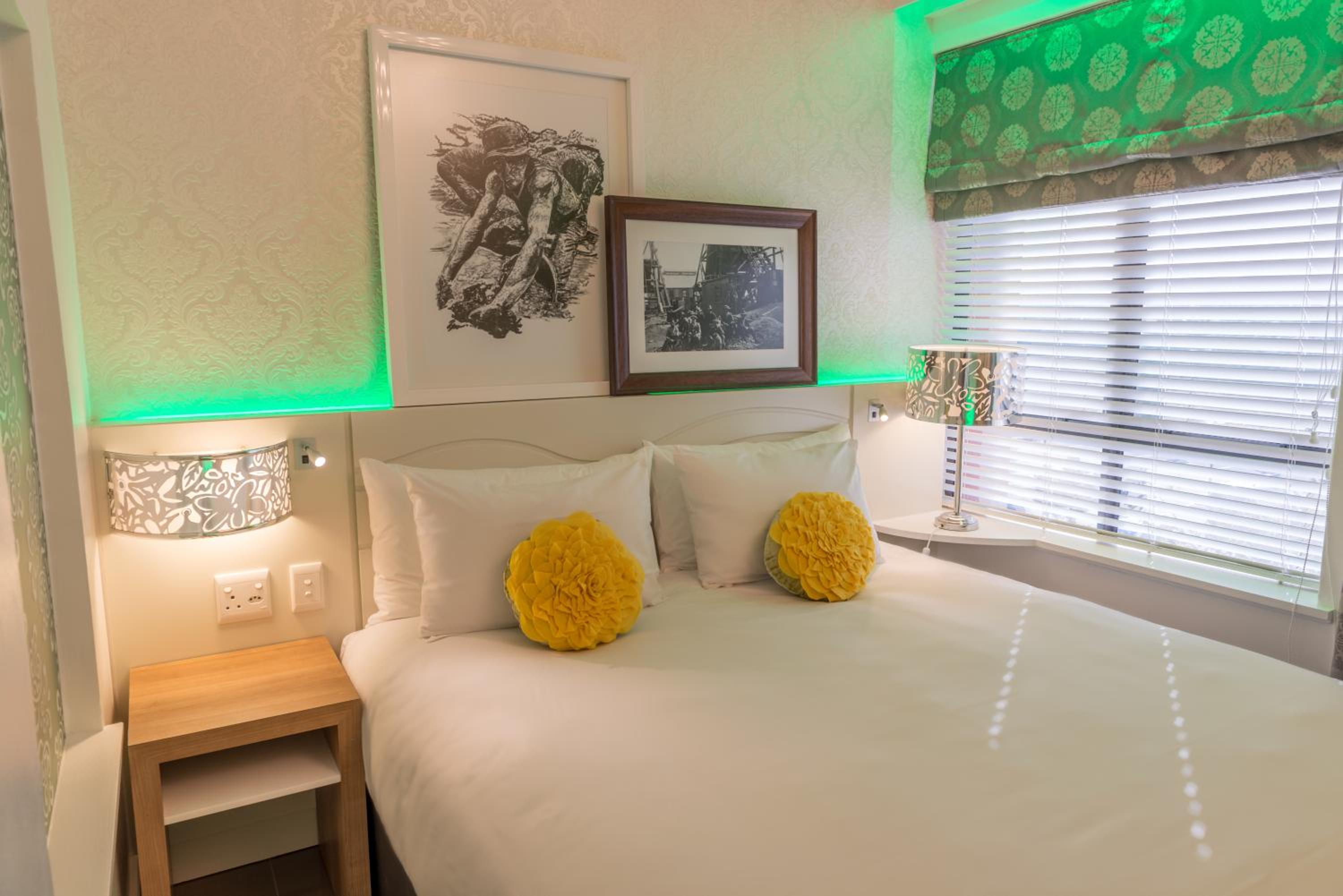 Superior King Room - Photo 4