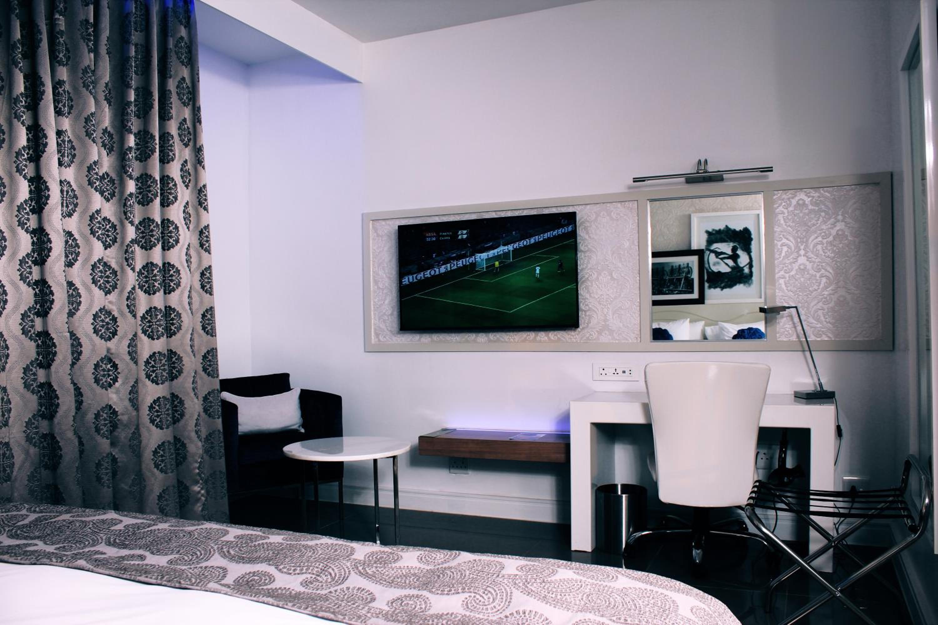Superior King Room - Photo 8