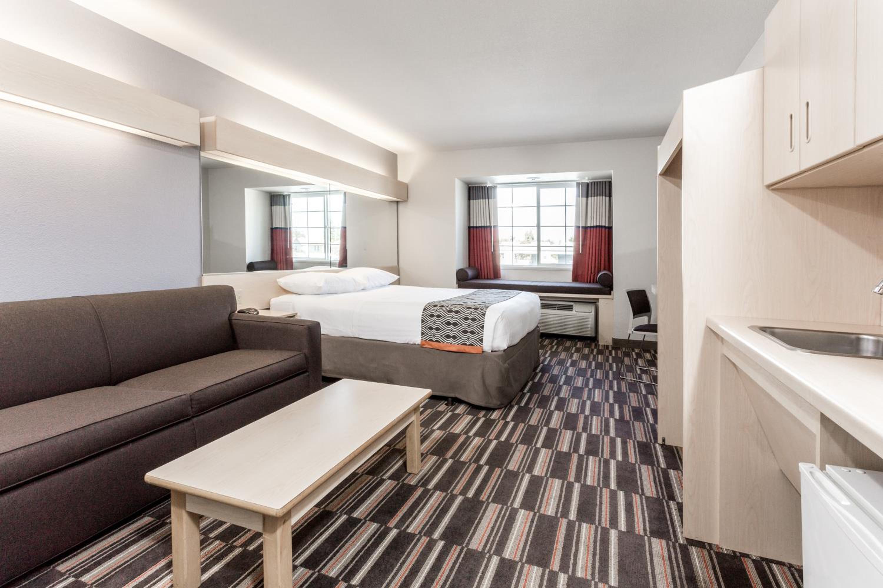 Queen Suite - Disability Access - Non-Smoking - Photo 1