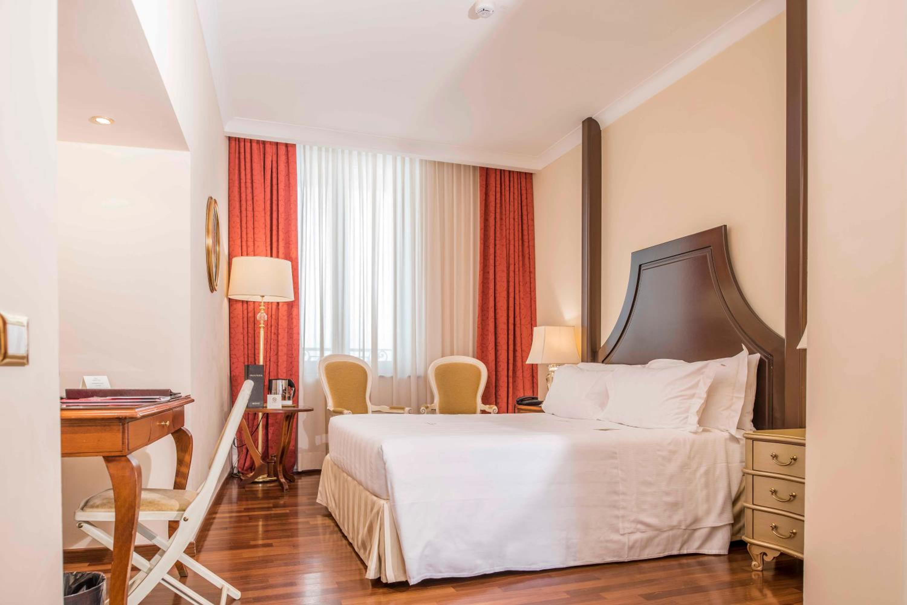 Deluxe Double or Twin Room - Photo 8