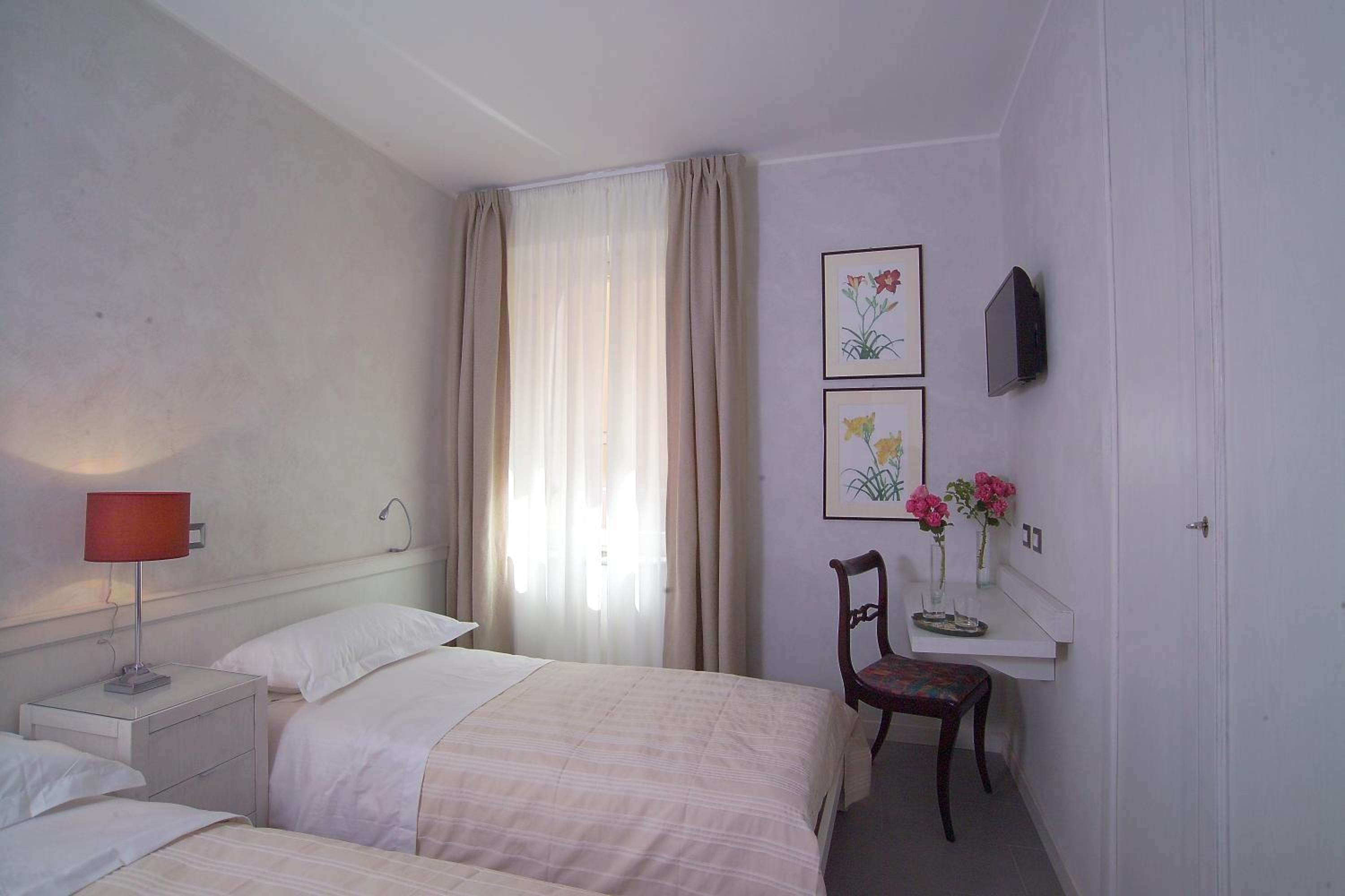 Twin Room with Private Bathroom photo 1
