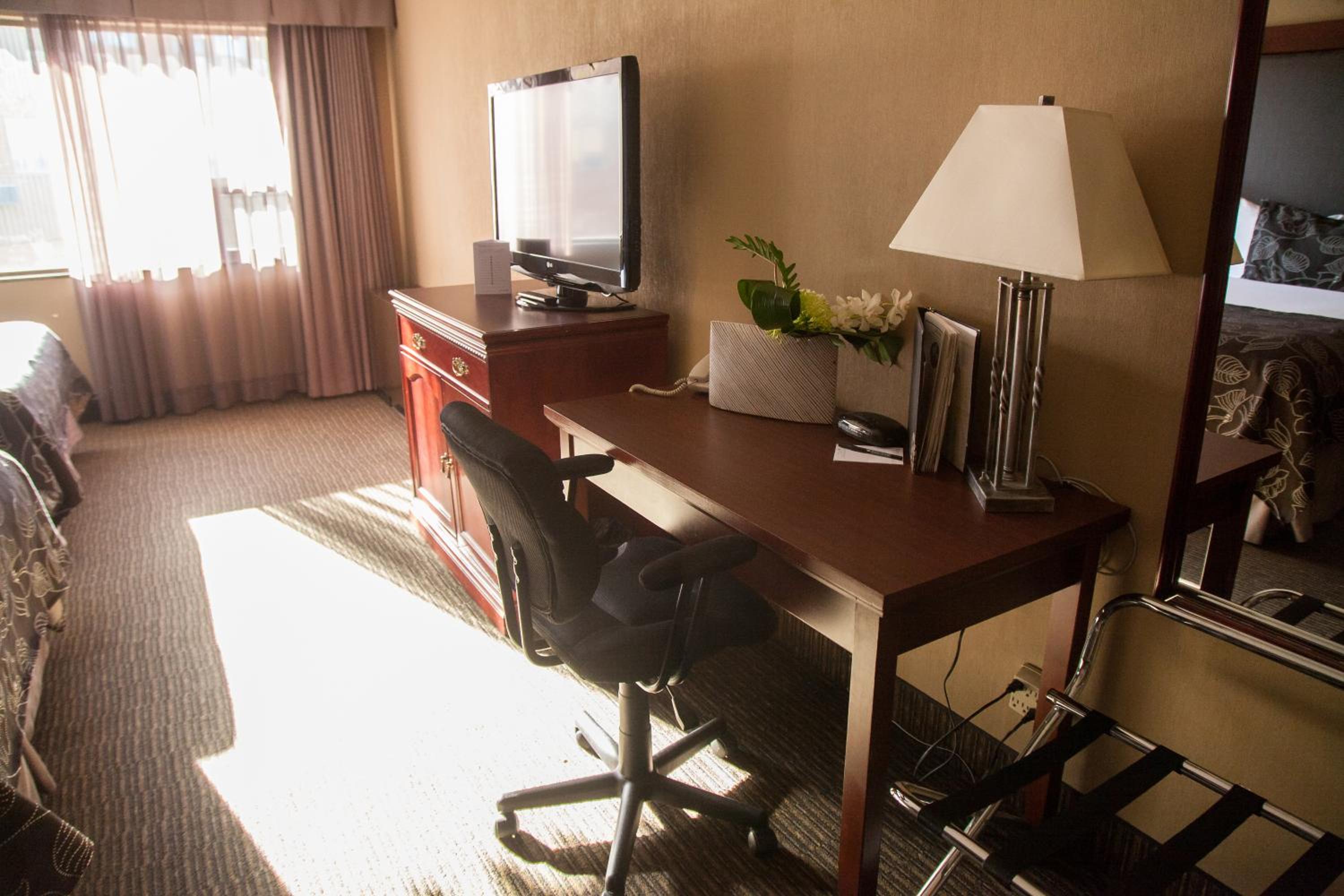 Queen Room with Two Queen Beds - Non-Smoking - Photo 3