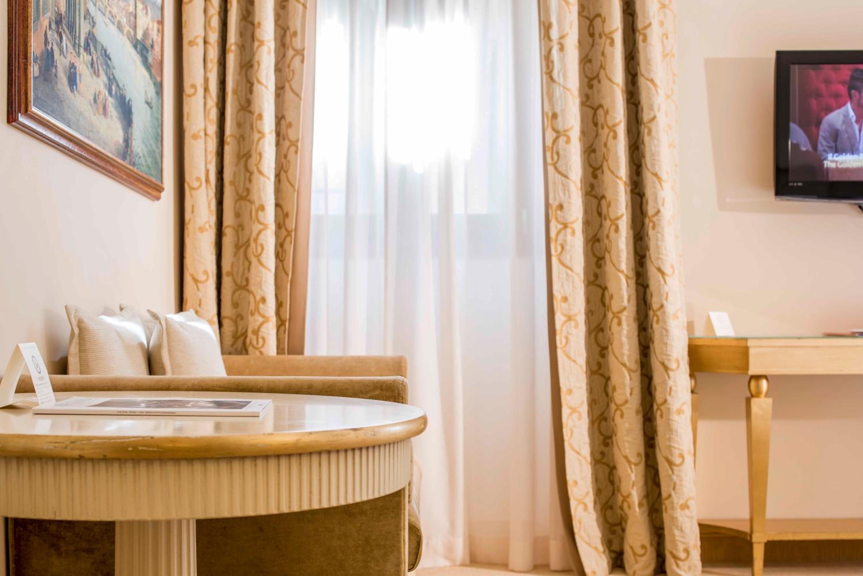 Deluxe Double or Twin Room - Photo 7