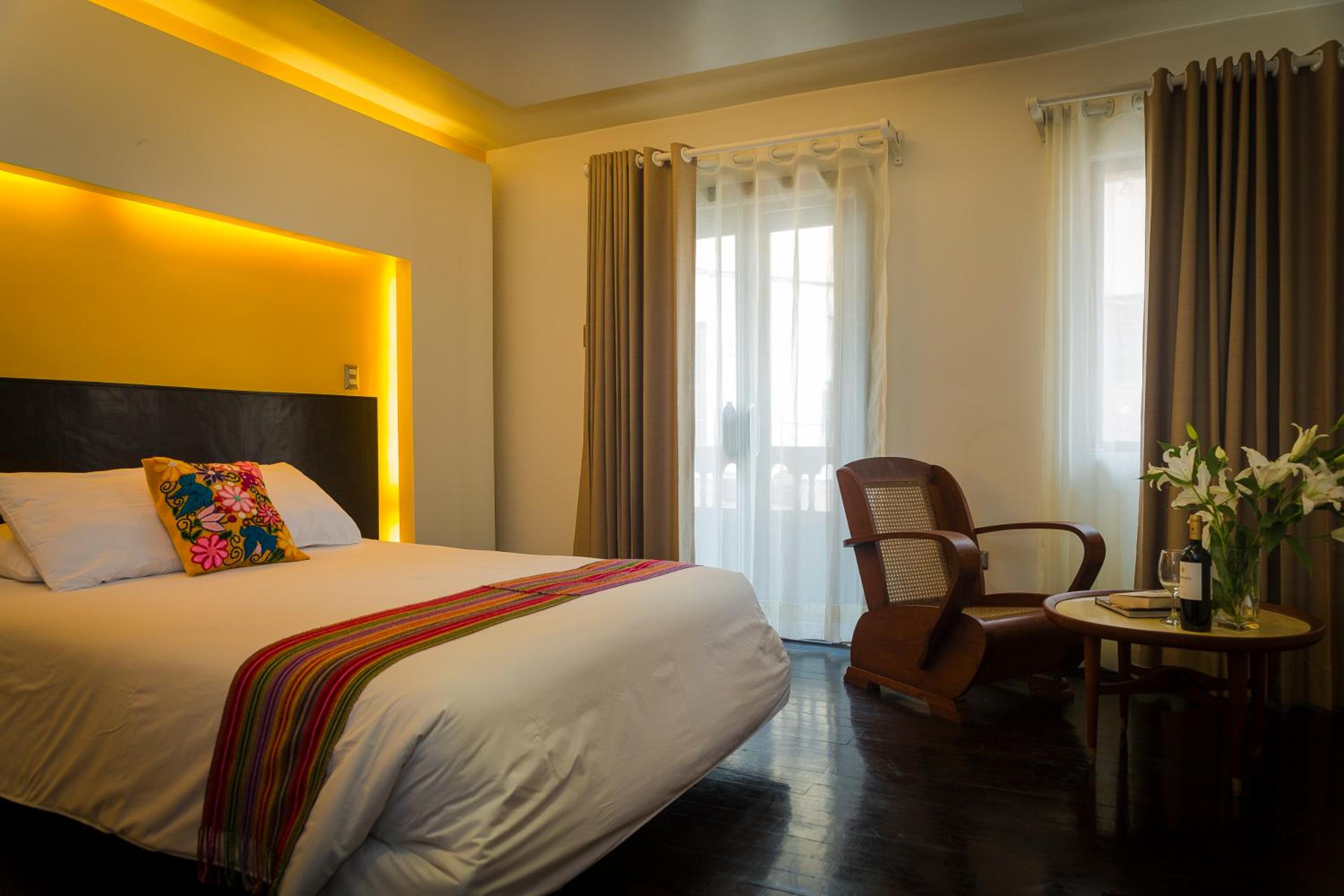 Queen Room with Balcony photo 1