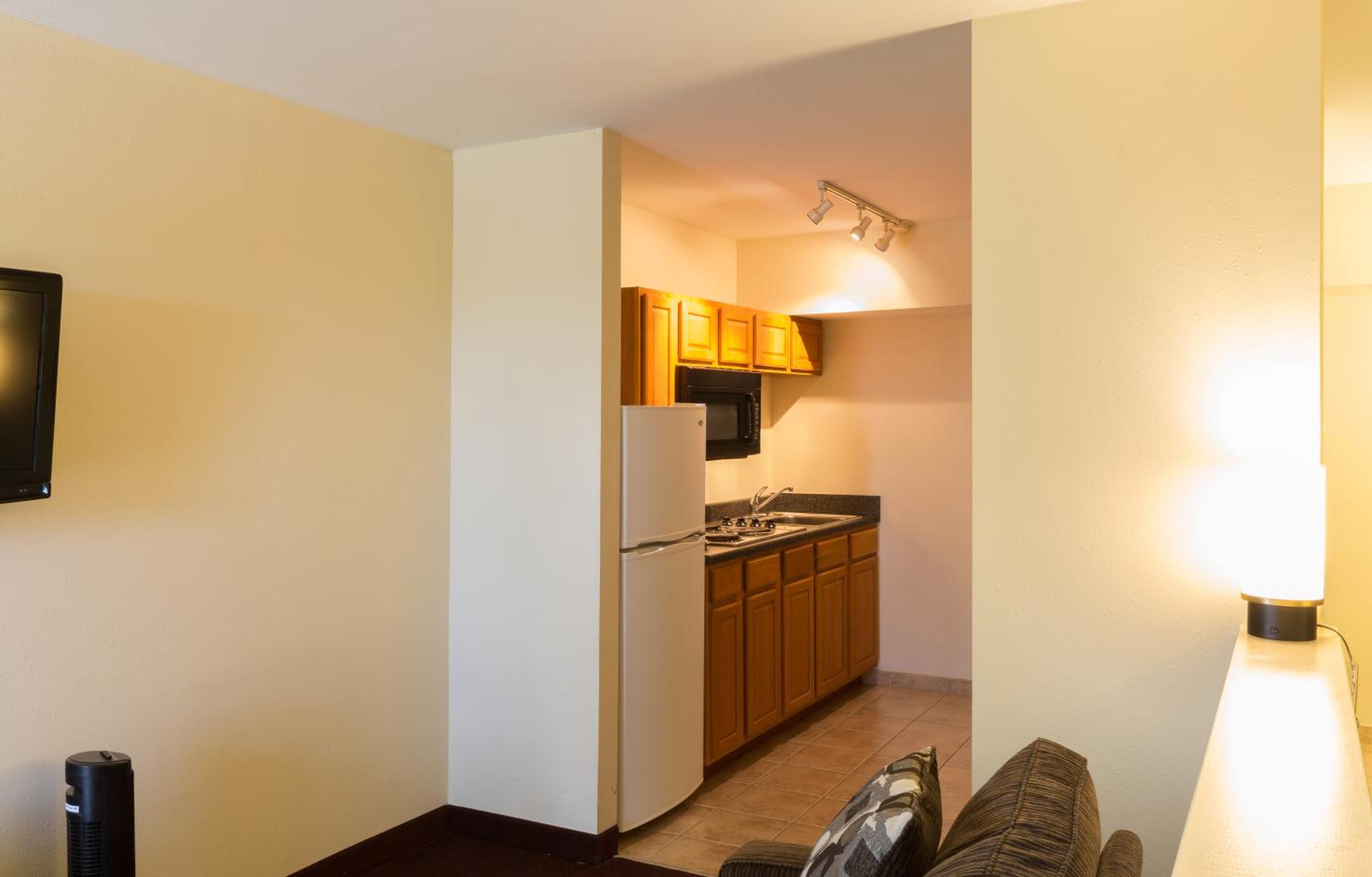 Double Kitchenette Suite - Smoker Friendly photo 3