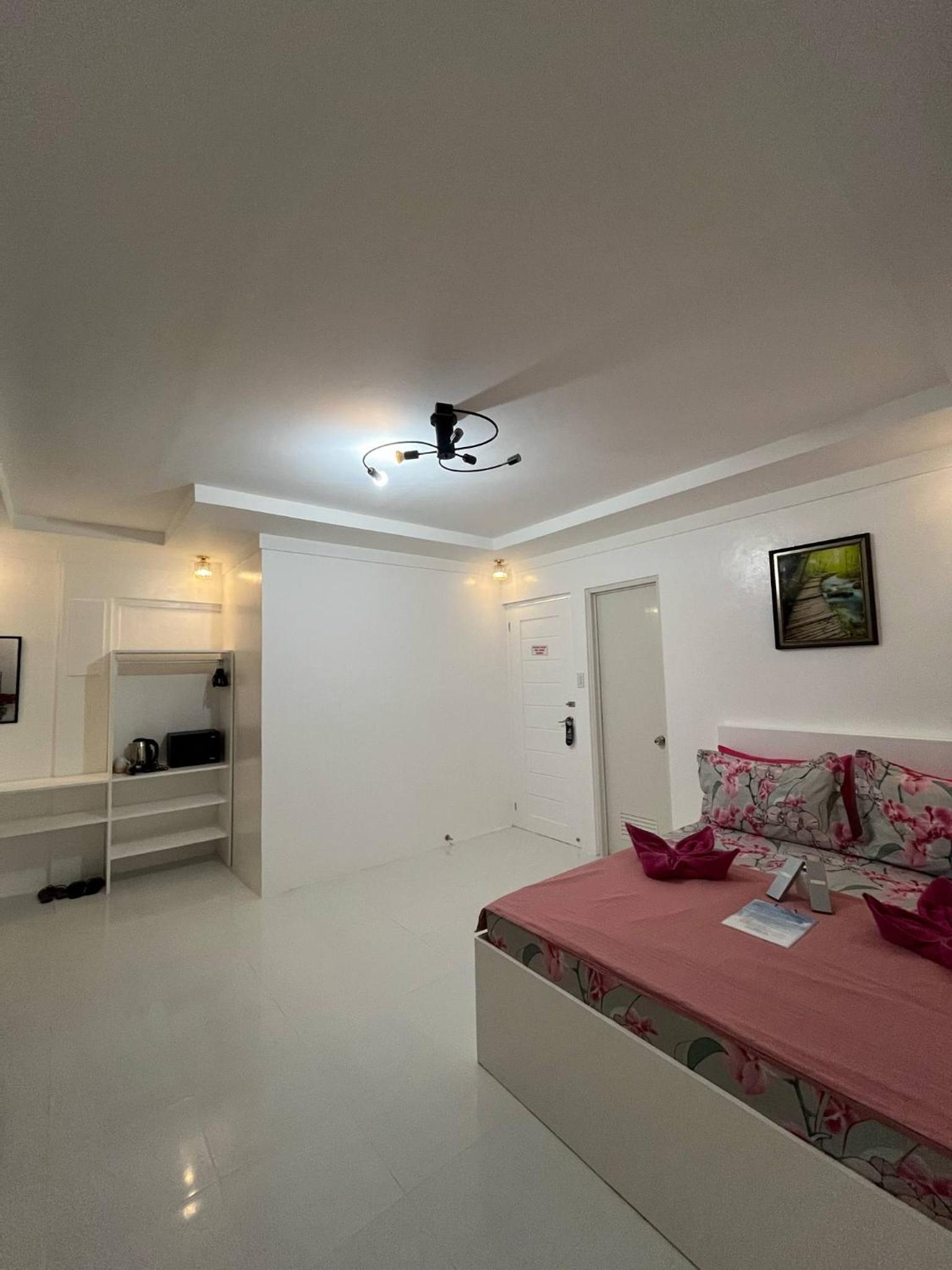 Queen Room with Balcony photo 3