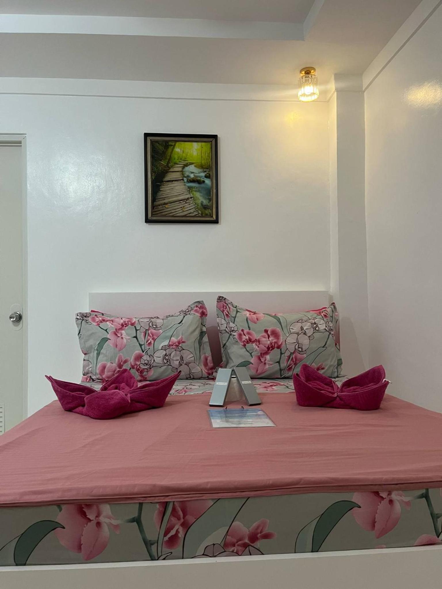 Queen Room with Balcony photo 2
