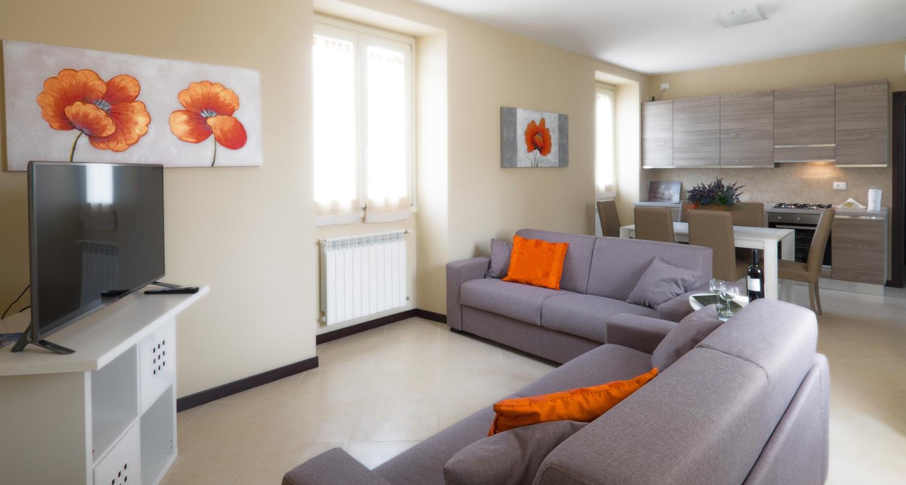 Deluxe Three-Bedroom Apartment