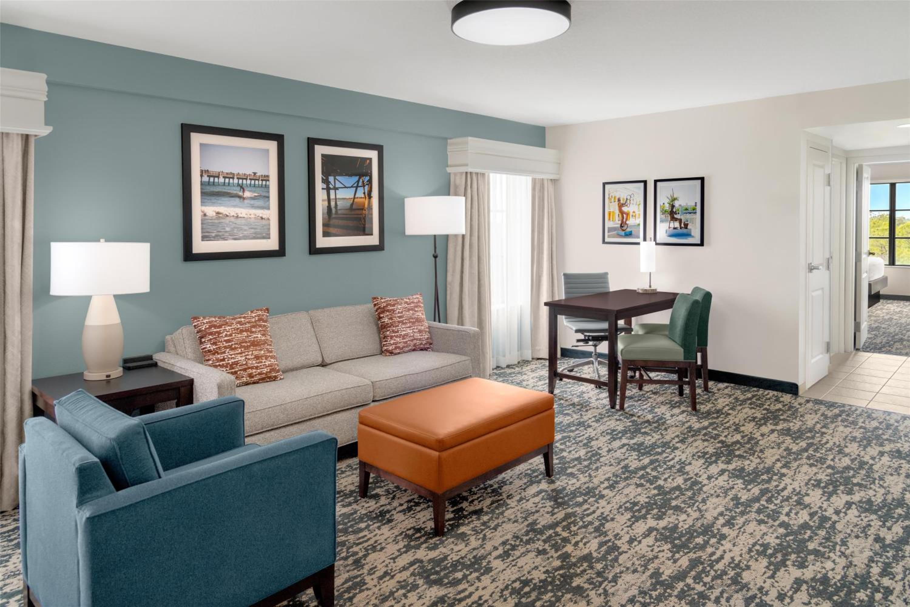 Two-Bedroom Suite with Two Queen Beds - Corner - Photo 6