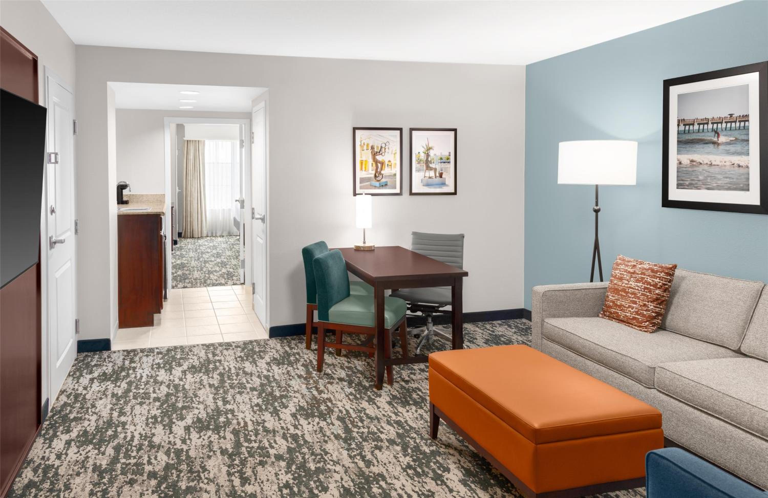 Two-Room Queen Suite with Two Queen Beds - Photo 7