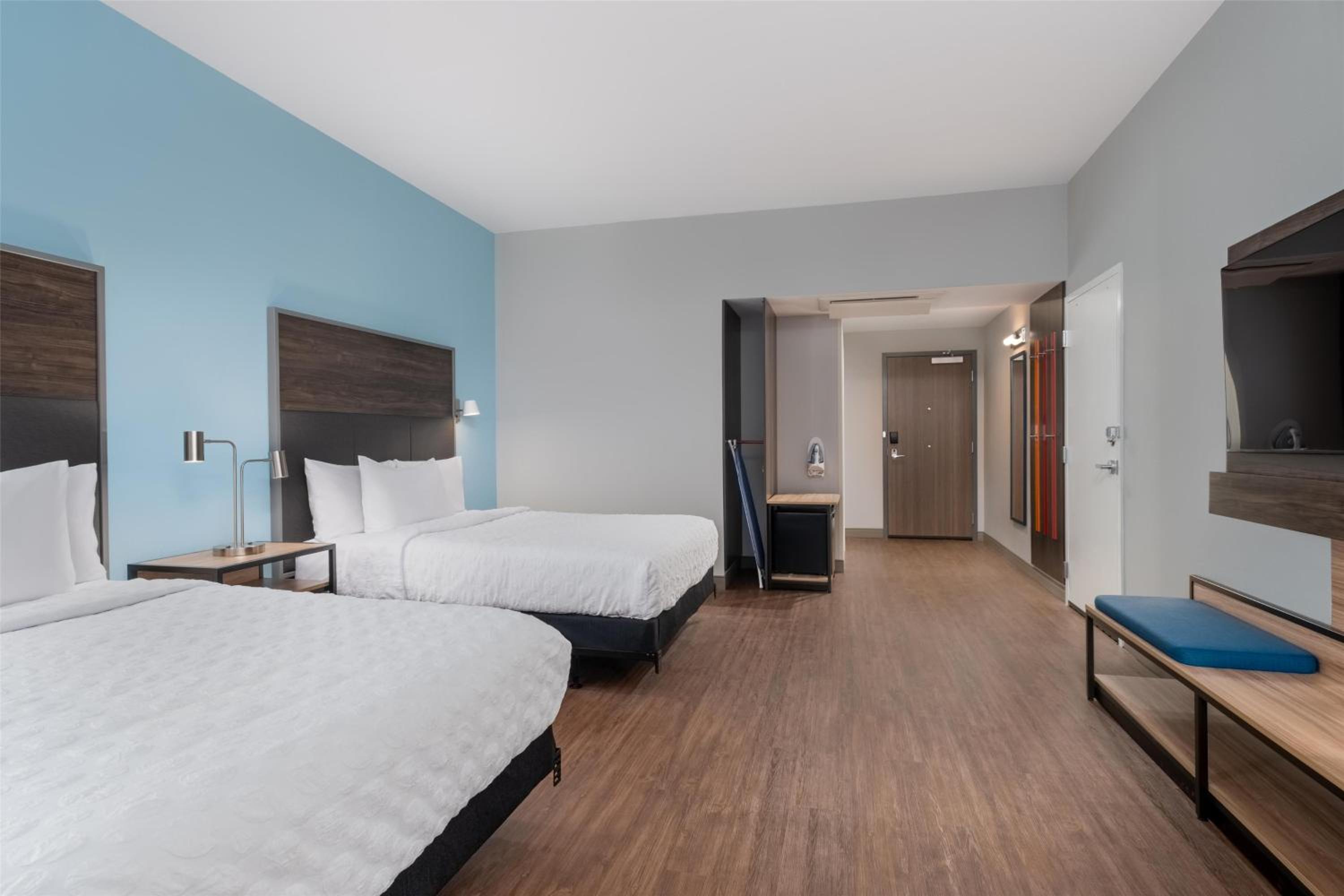 Queen Room with Two Queen Beds and Walk-In Shower - Photo 12