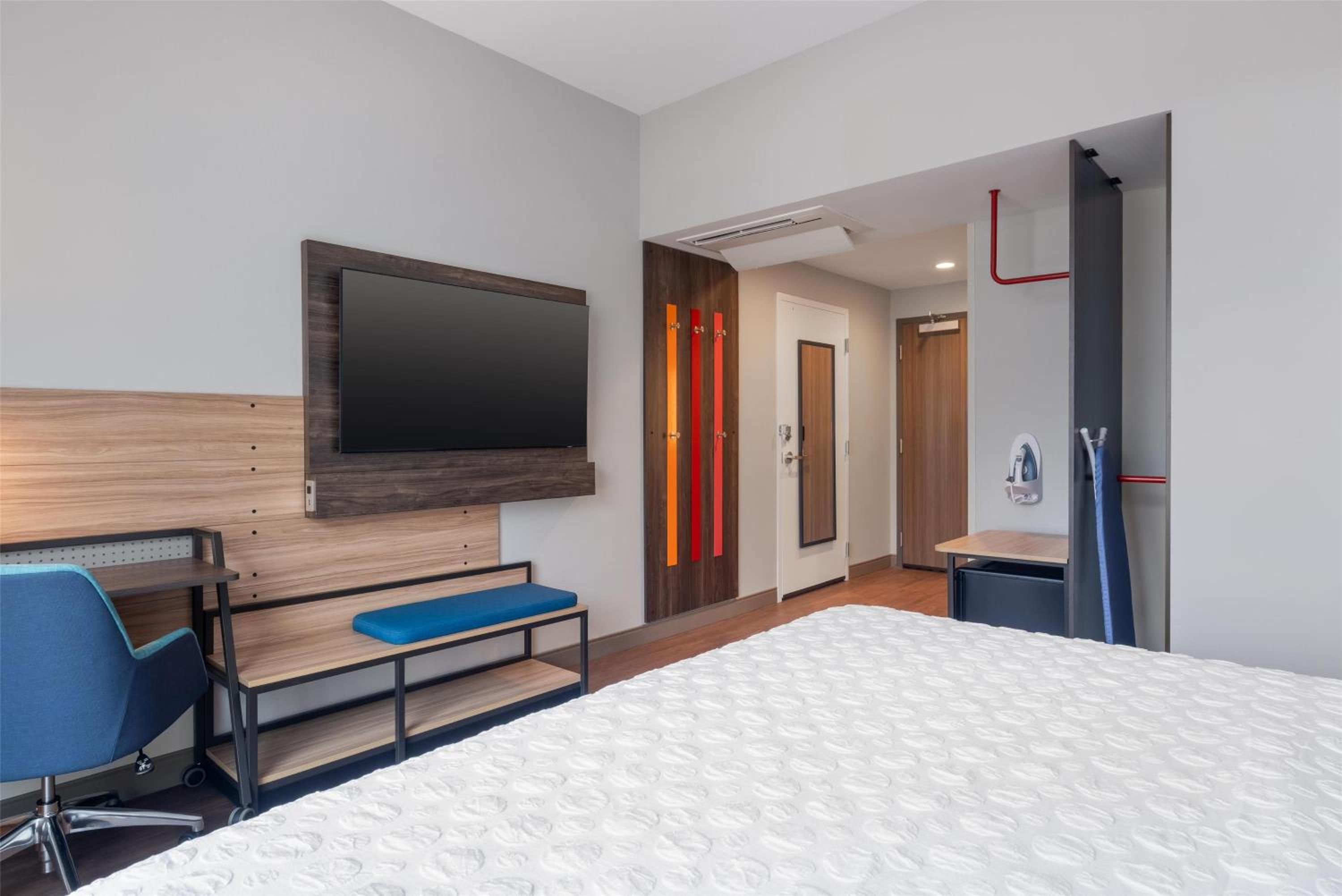 King Room - Hearing Access - Photo 4