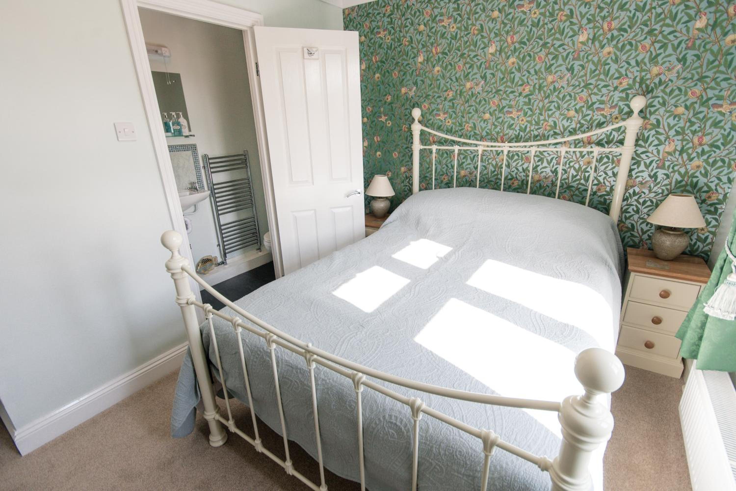 Deluxe Double Room with Shower photo 3